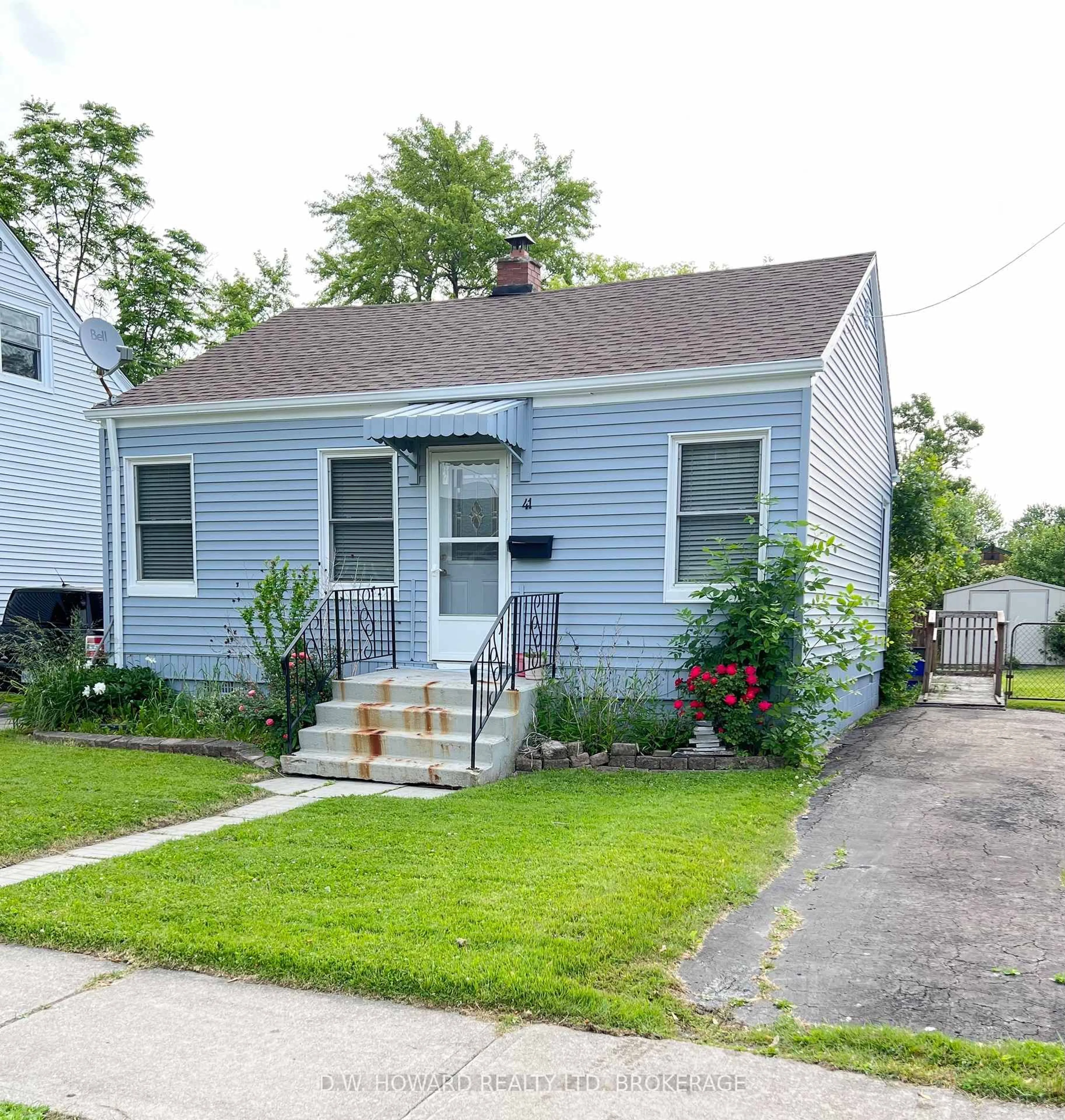 Home with vinyl exterior material, street for 41 Aberdeen Crt, Fort Erie Ontario L2A 3Z1