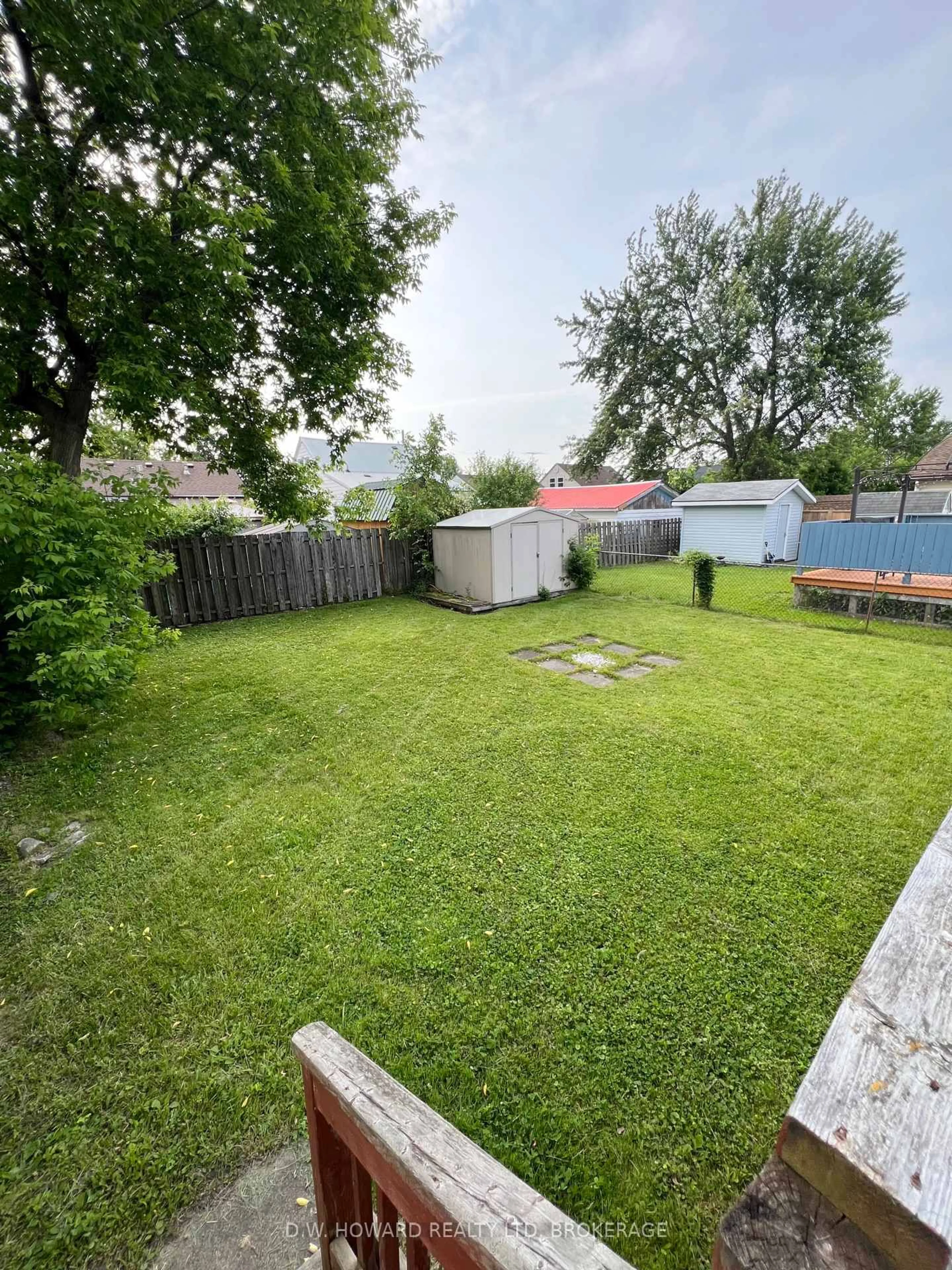 A pic from outside/outdoor area/front of a property/back of a property/a pic from drone, street for 41 Aberdeen Crt, Fort Erie Ontario L2A 3Z1