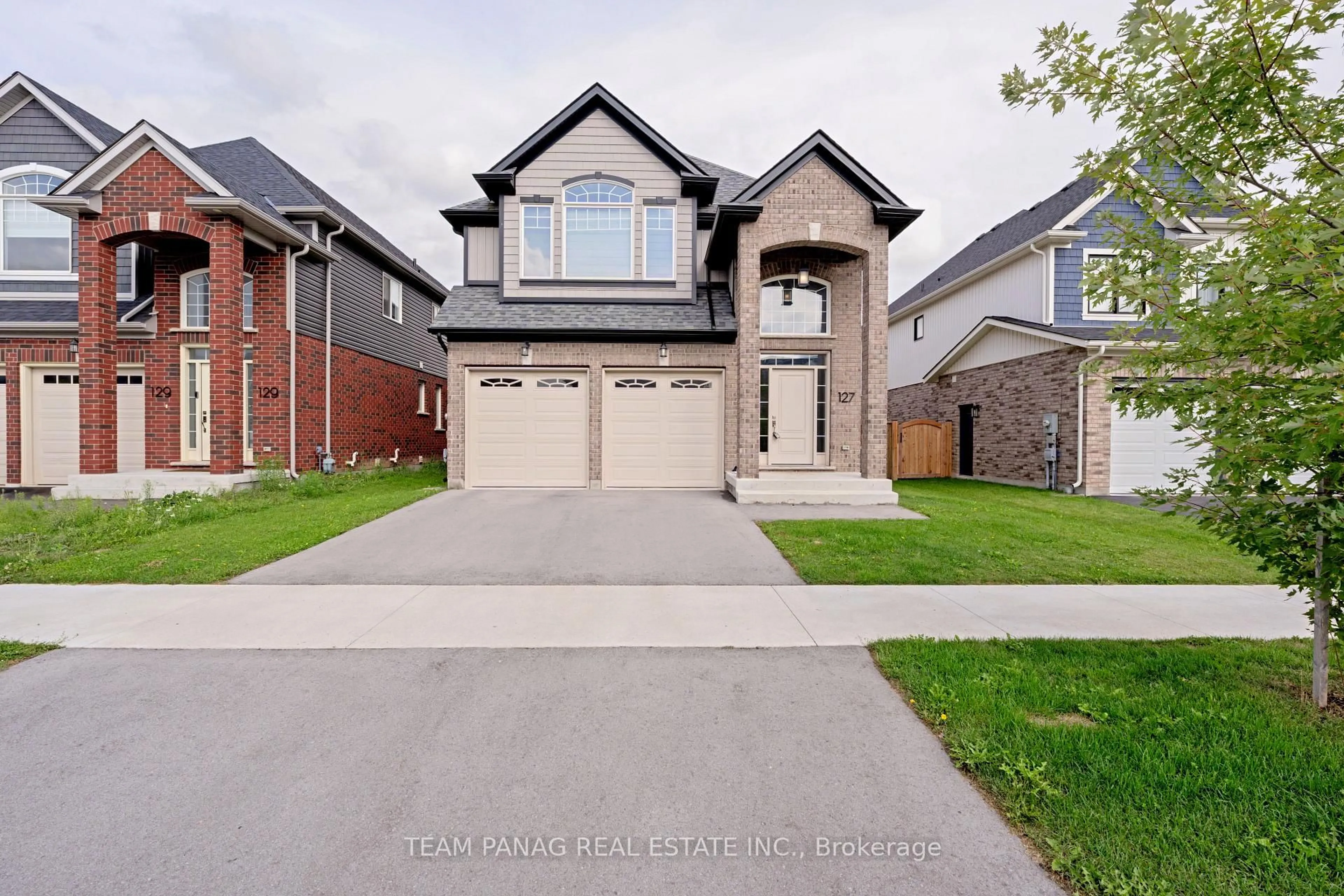 Home with brick exterior material, street for 127 Susan Dr, Pelham Ontario L0S 1E6