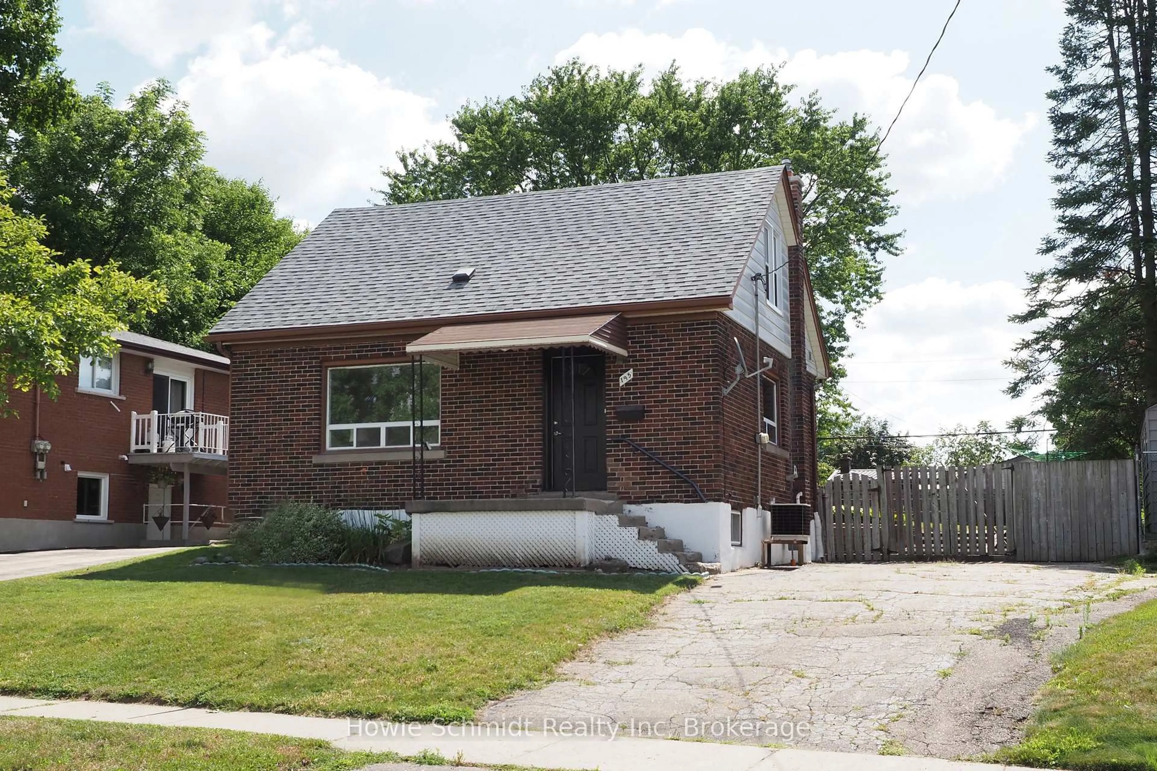 Home with brick exterior material, street for 195 Sixth Ave, Kitchener Ontario N2C 1R2