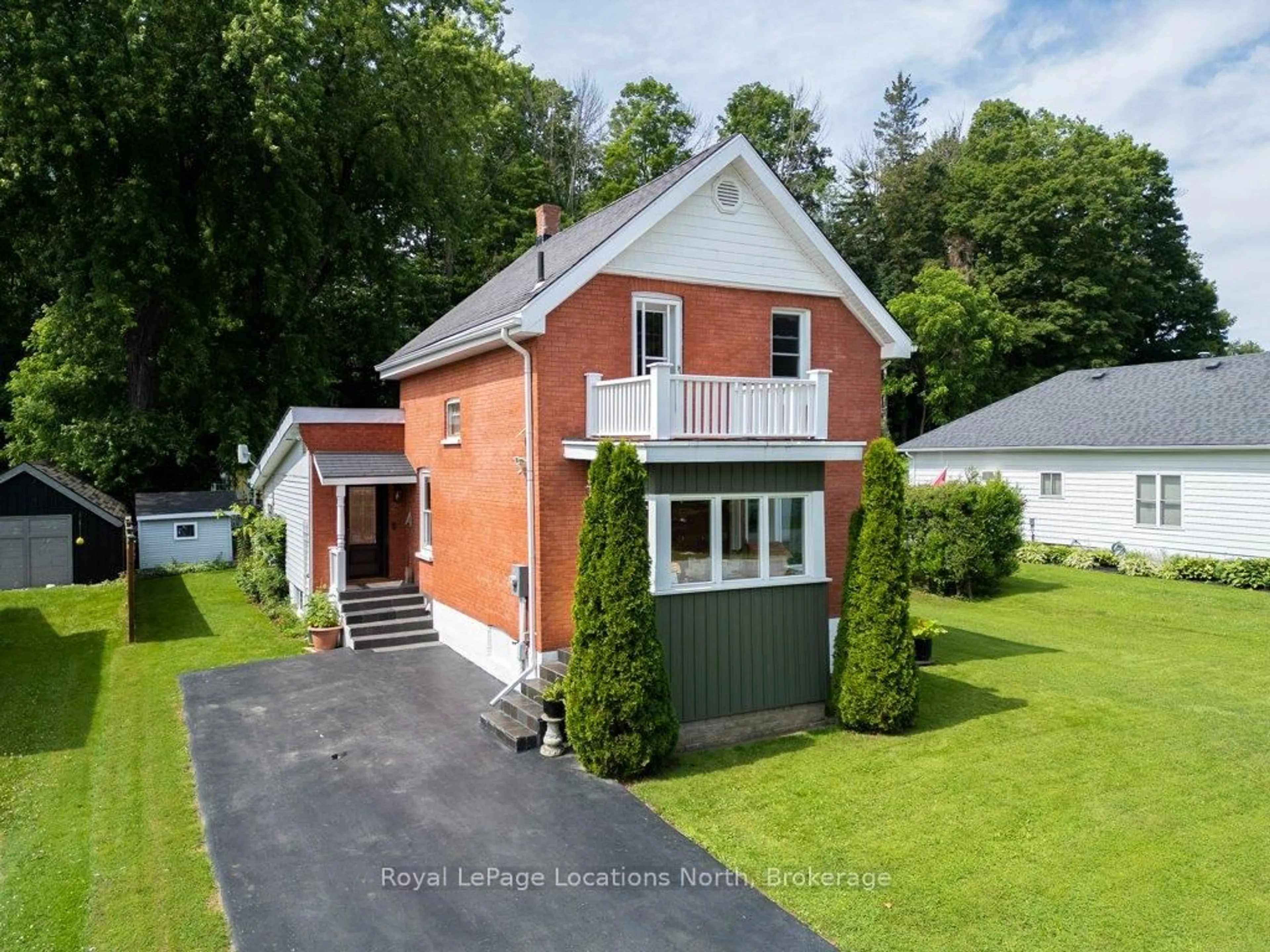 A pic from outside/outdoor area/front of a property/back of a property/a pic from drone, street for 25 Edwin St, Meaford Ontario N4L 1E4