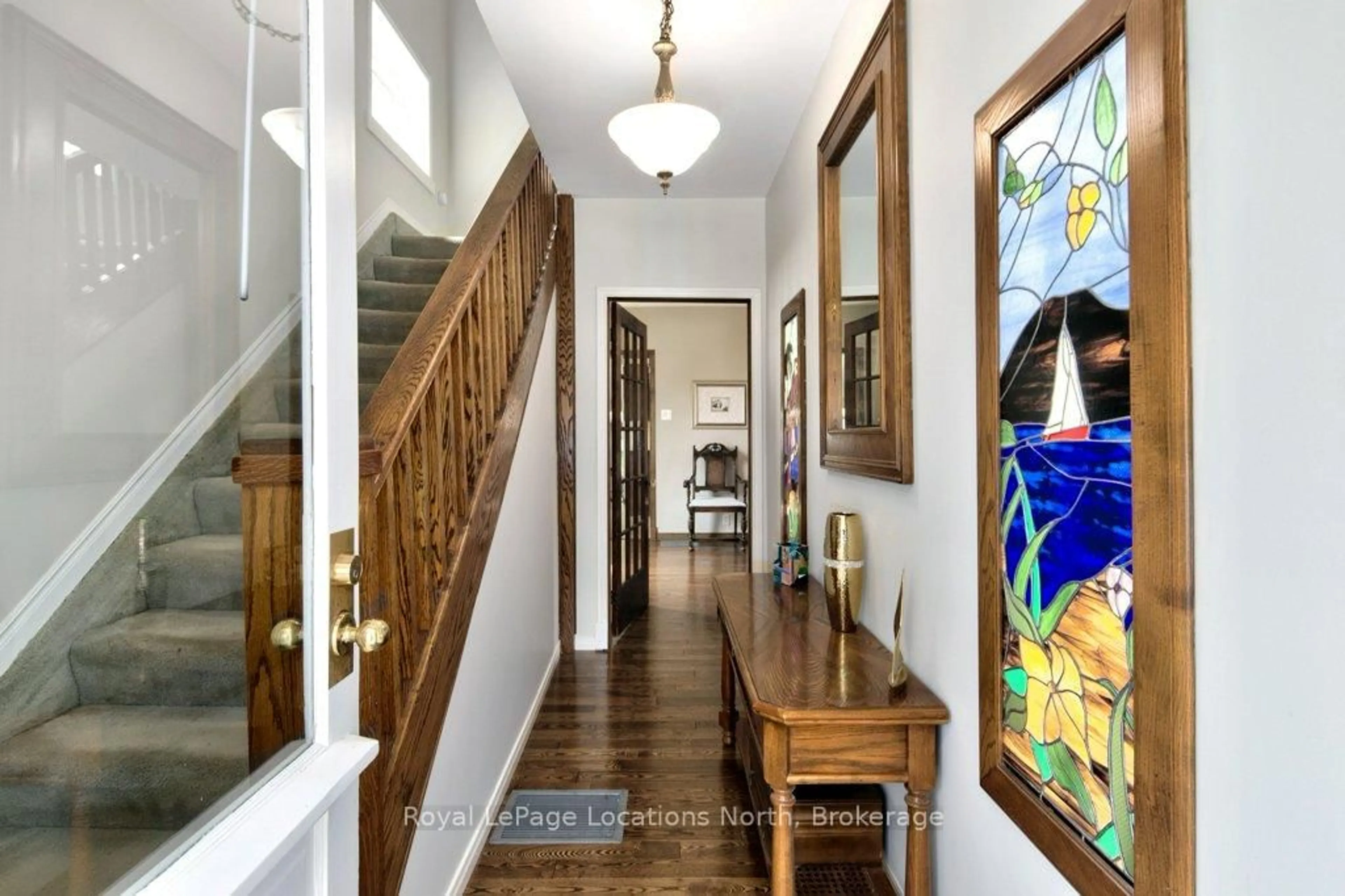 Indoor entryway for 25 Edwin St, Meaford Ontario N4L 1E4