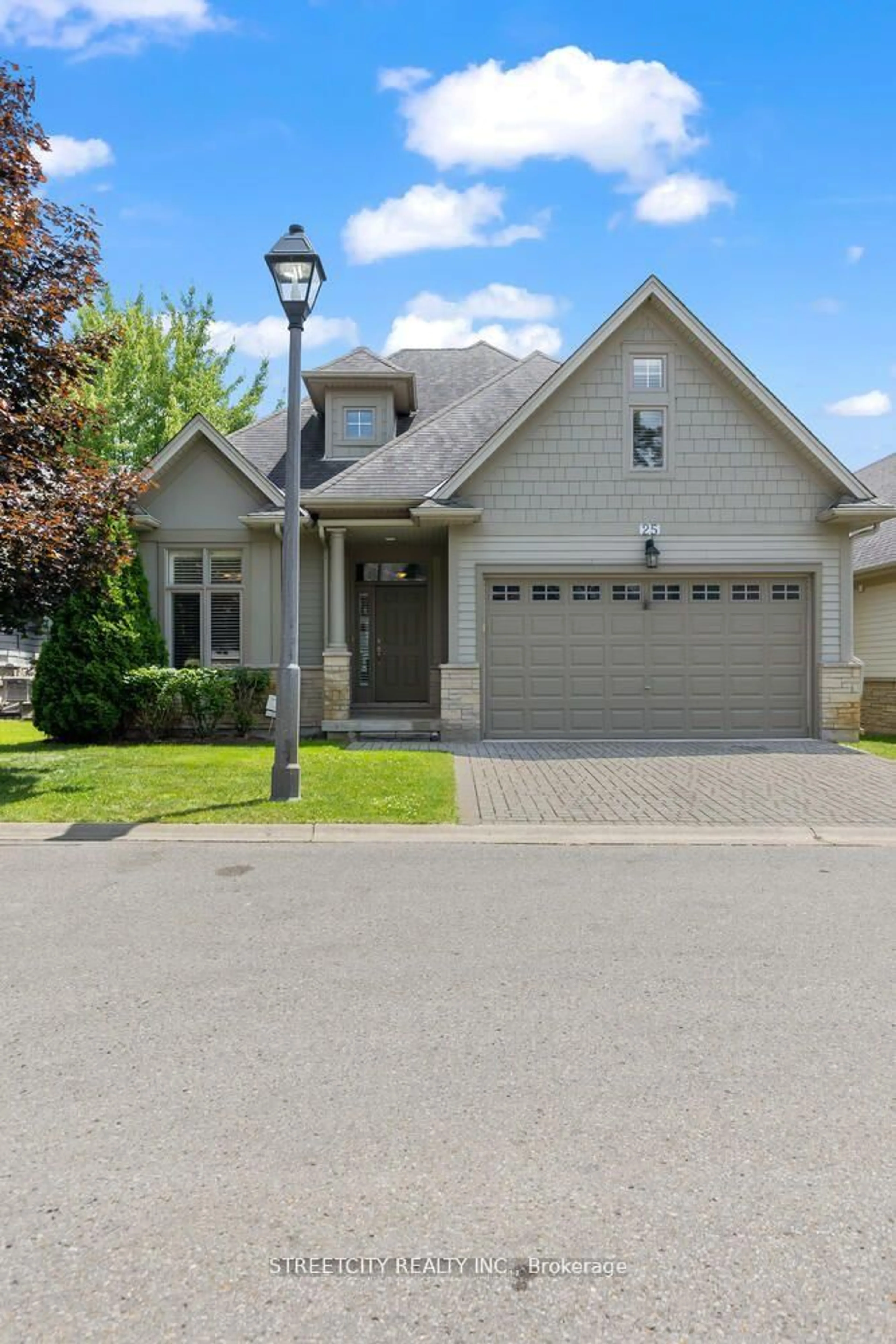 Unknown for 124 North Centre Rd #25, London North Ontario N5X 4R3