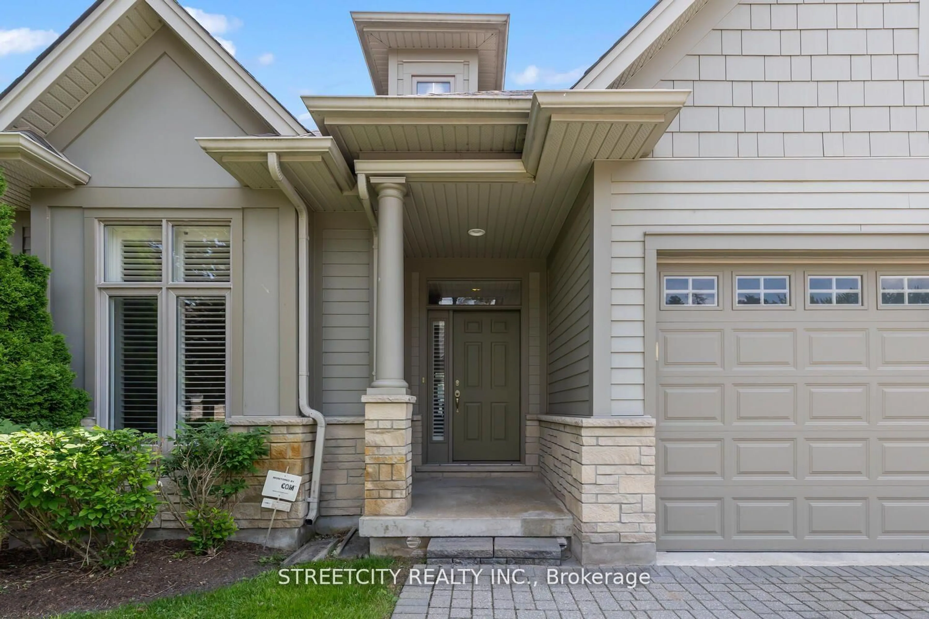 Unknown for 124 North Centre Rd #25, London North Ontario N5X 4R3