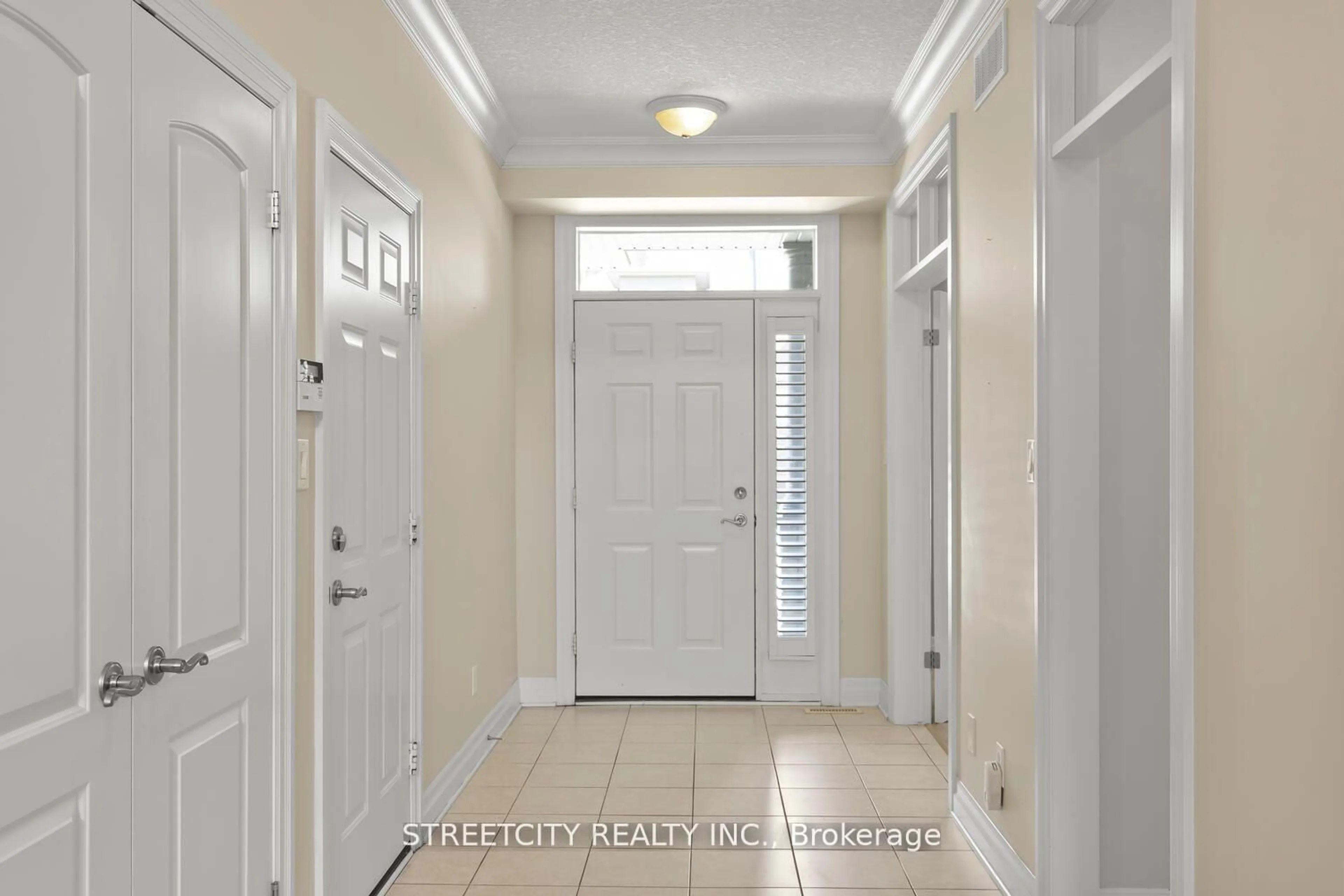 Indoor entryway for 124 North Centre Rd #25, London North Ontario N5X 4R3