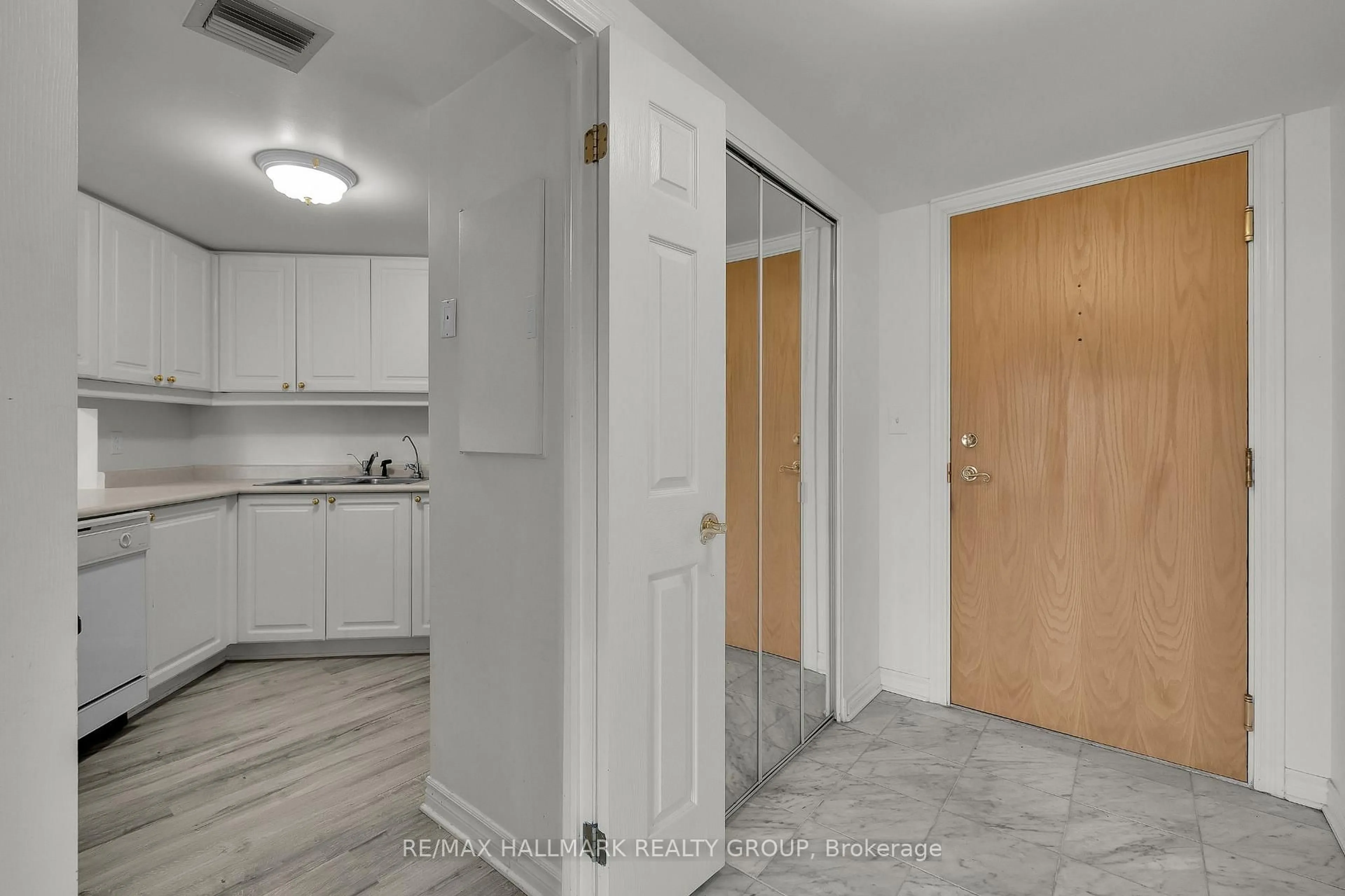 Unknown for 3105 Carling Ave #503, Ottawa Ontario K2H 5A6