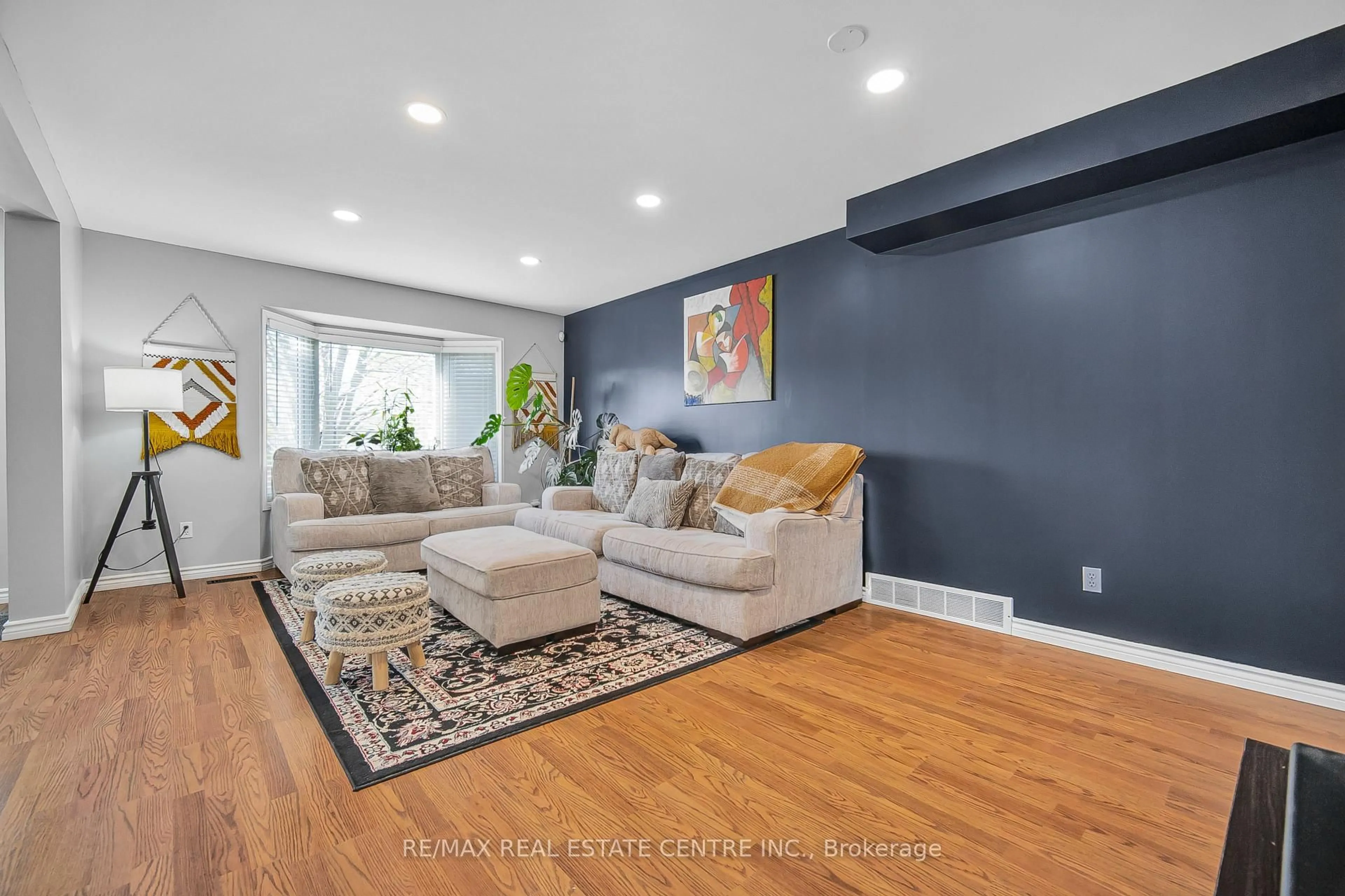 Living room with furniture, unknown for 6 Eula White Pl, London South Ontario N5Z 5C2