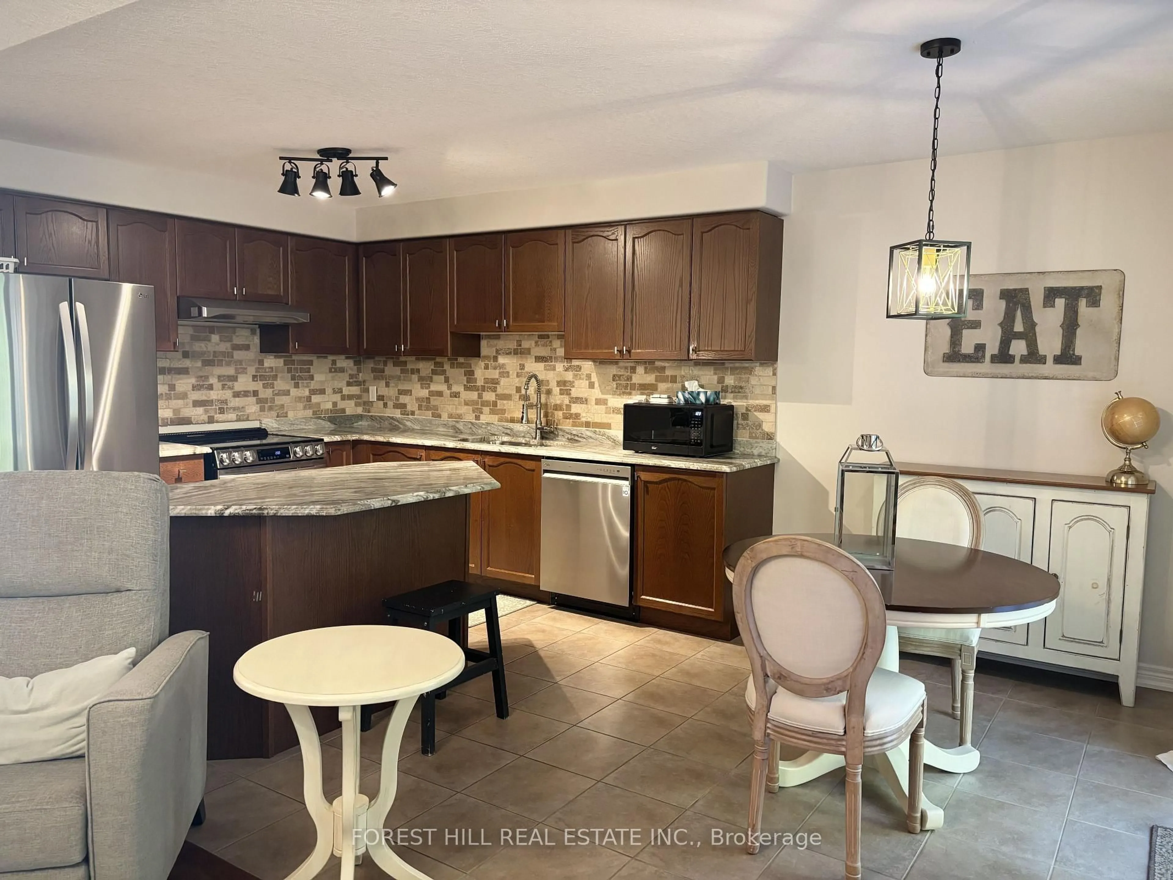 Open concept kitchen, ceramic/tile floor for 35 Sweetnam Dr, Kawartha Lakes Ontario K9V 0A7