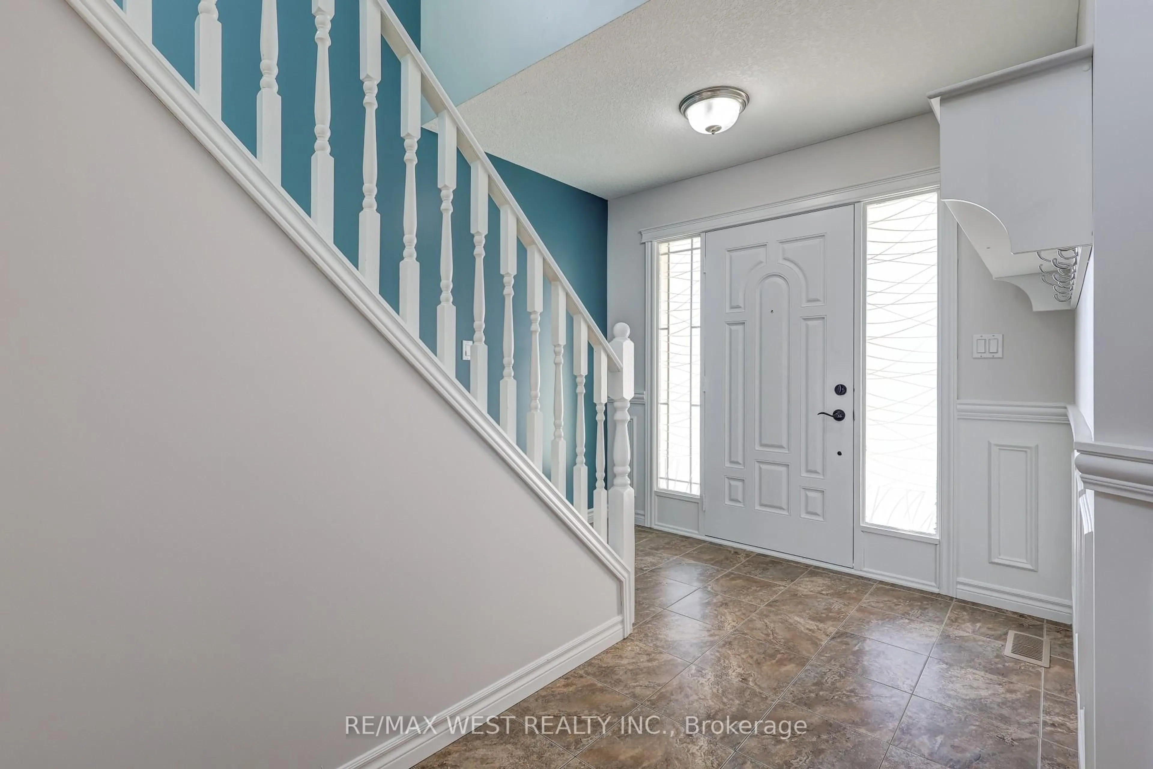 Indoor entryway for 63 Havenwood St, Middlesex Centre Ontario N0M 2A0