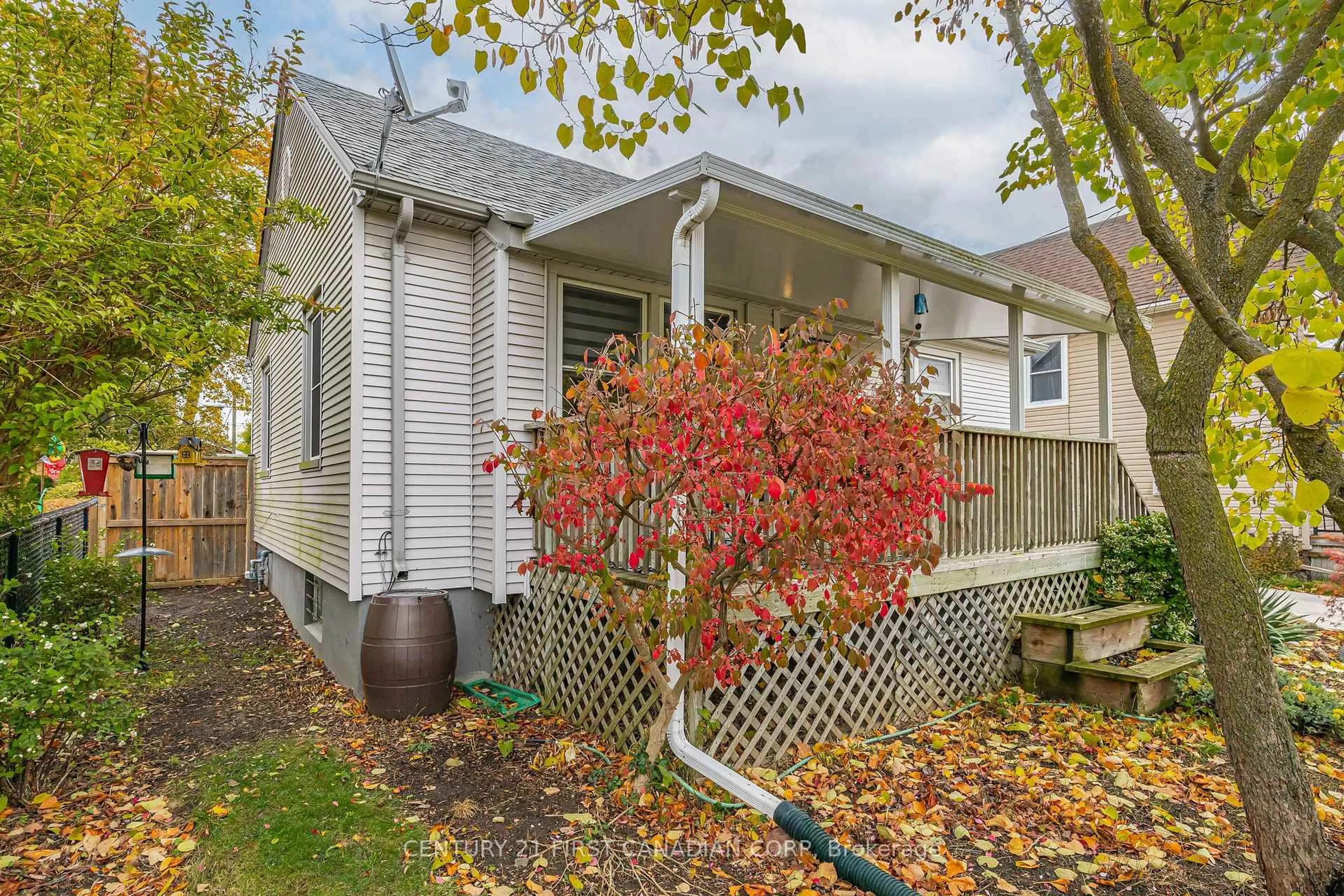 Patio, street for 62 Linwood St, London East Ontario N5Y 1W2