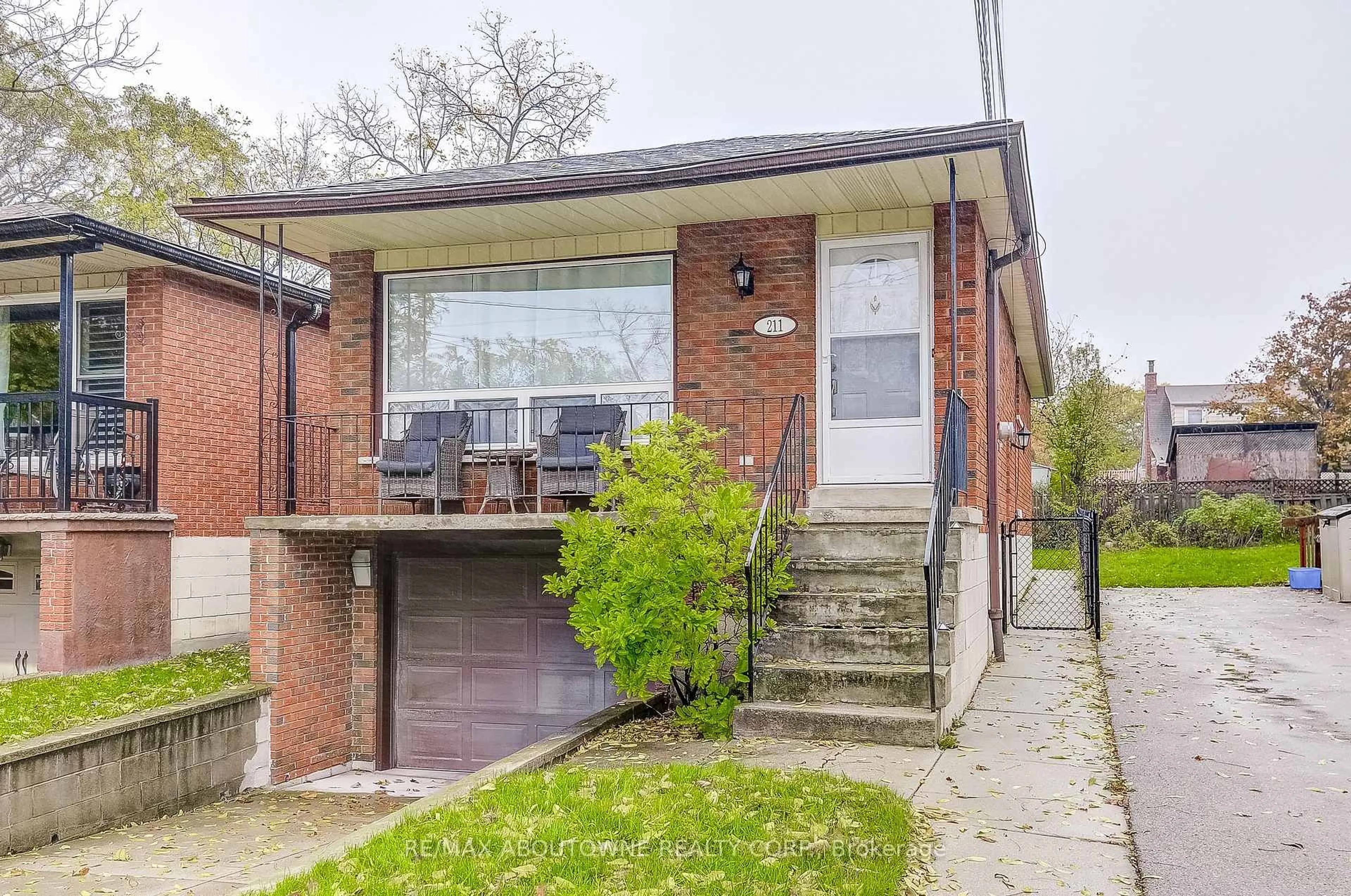 Home with brick exterior material, street for 211 East 8th St, Hamilton Ontario L9A 3L7