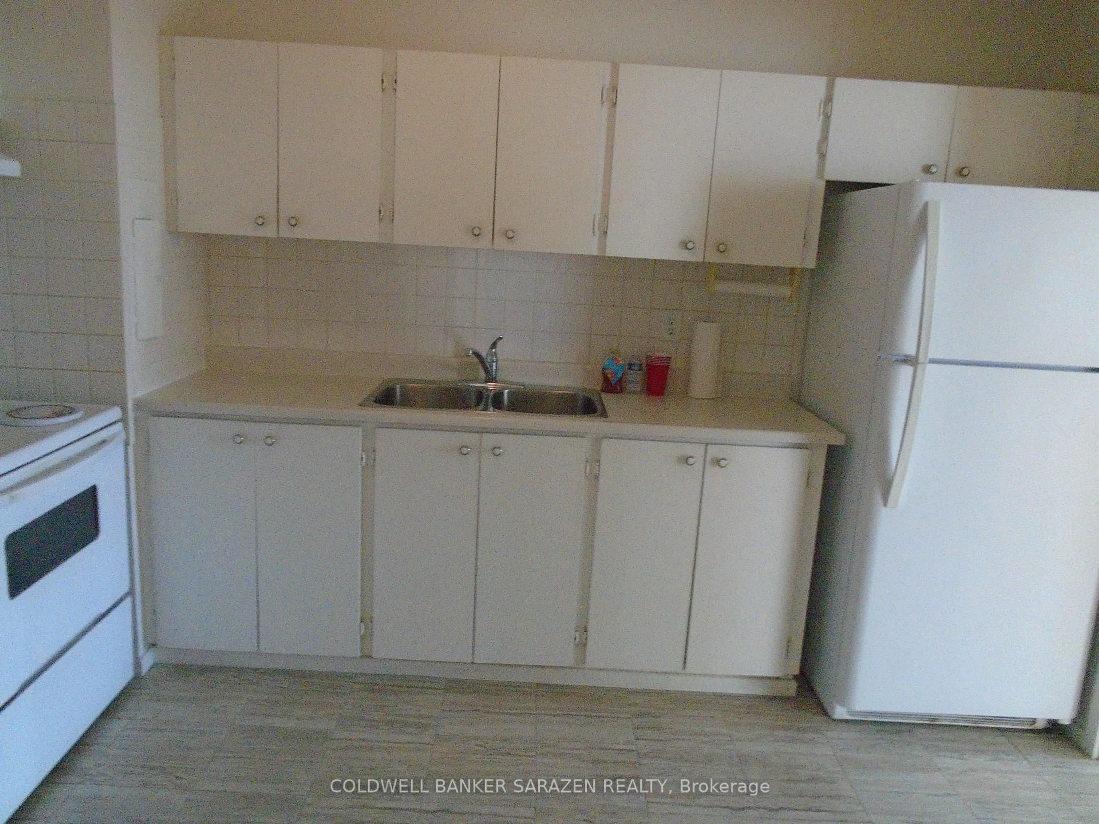 Standard kitchen, unknown for 2951 RIVERSIDE Dr #414, Ottawa Ontario K1V 8W6