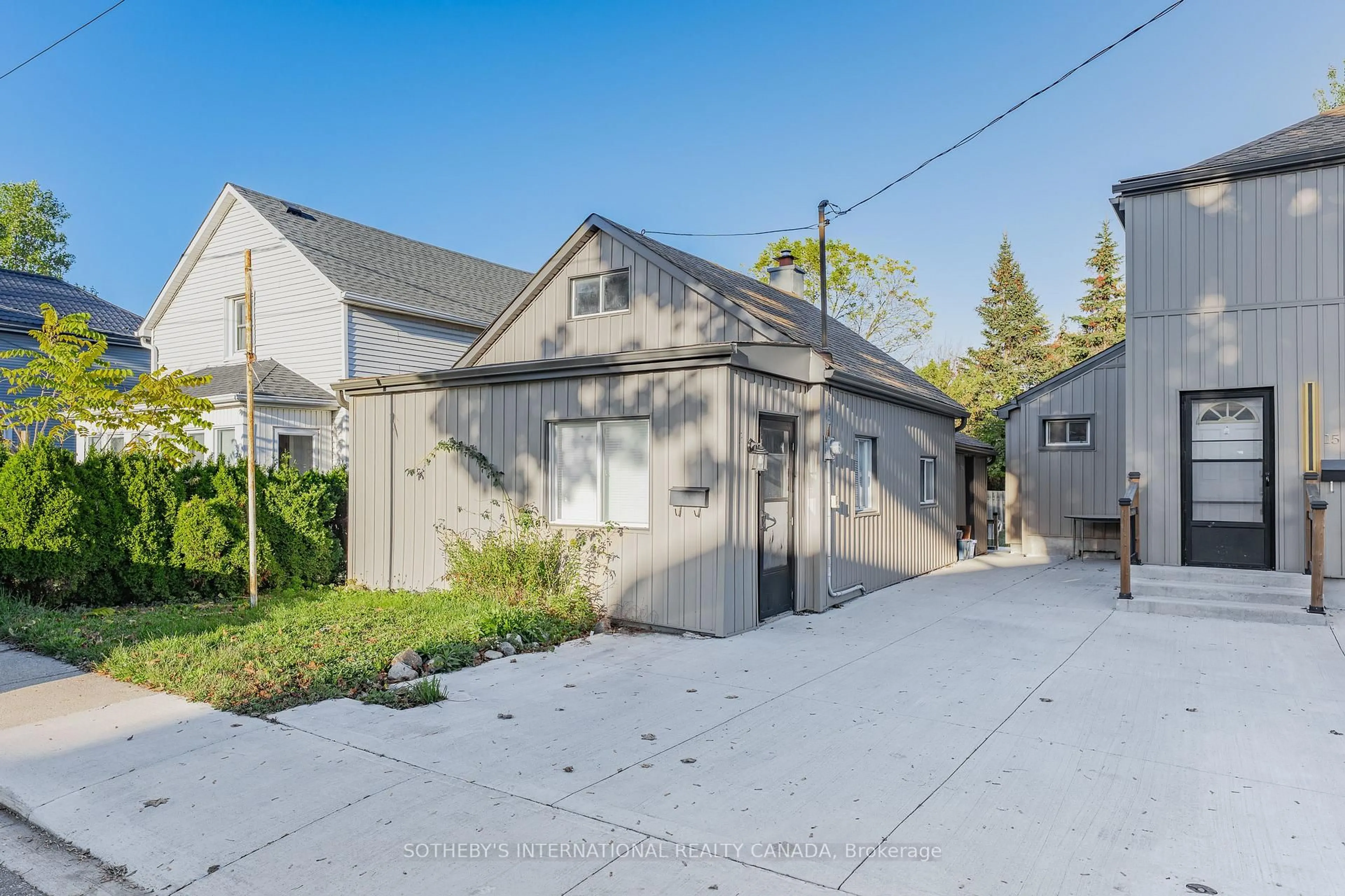 Unknown for 15 Grantham Ave, Cambridge Ontario N1R 4V3