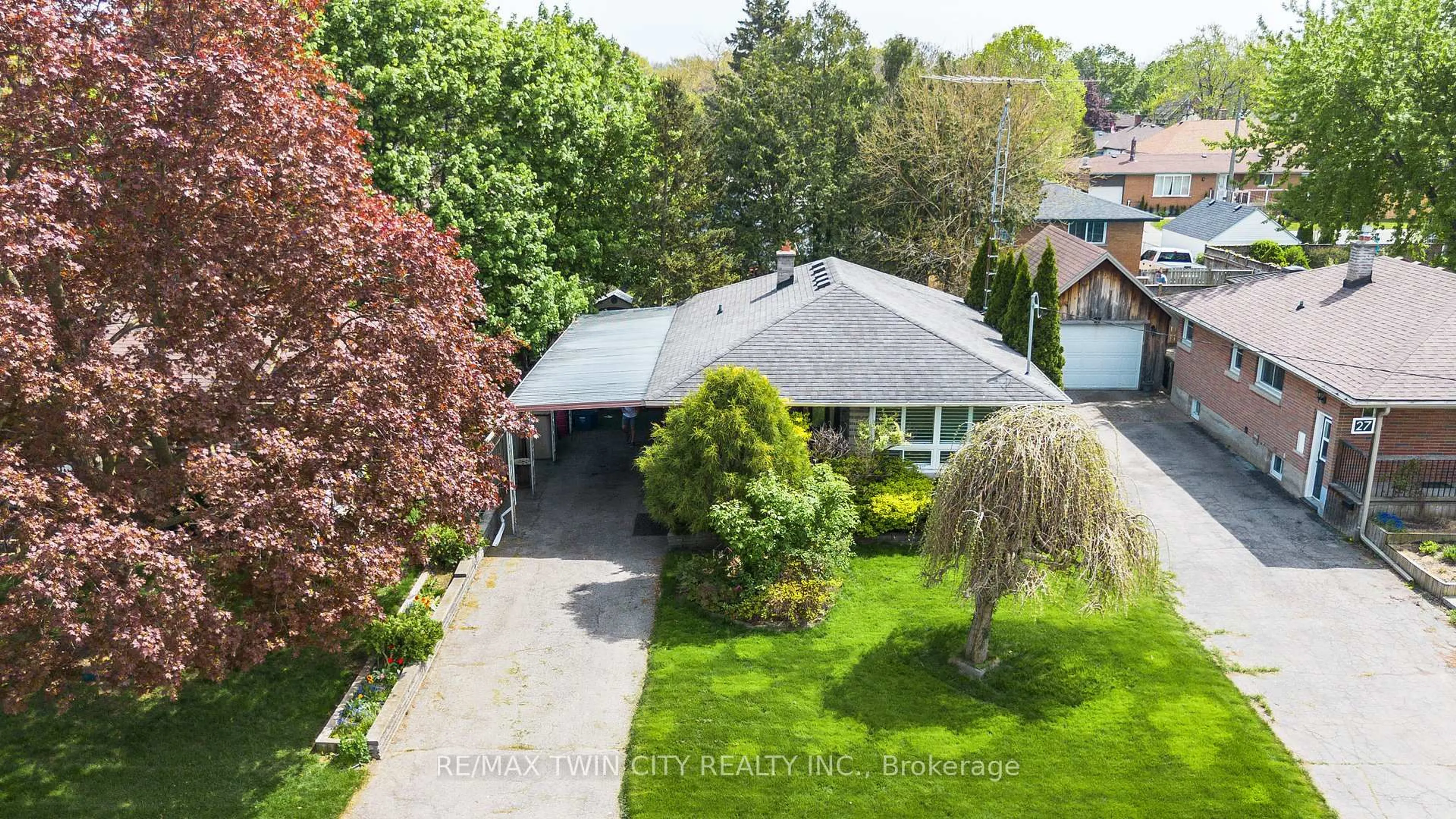 A pic from outside/outdoor area/front of a property/back of a property/a pic from drone, street for 29 Albemarle St, Brantford Ontario N3S 4N5