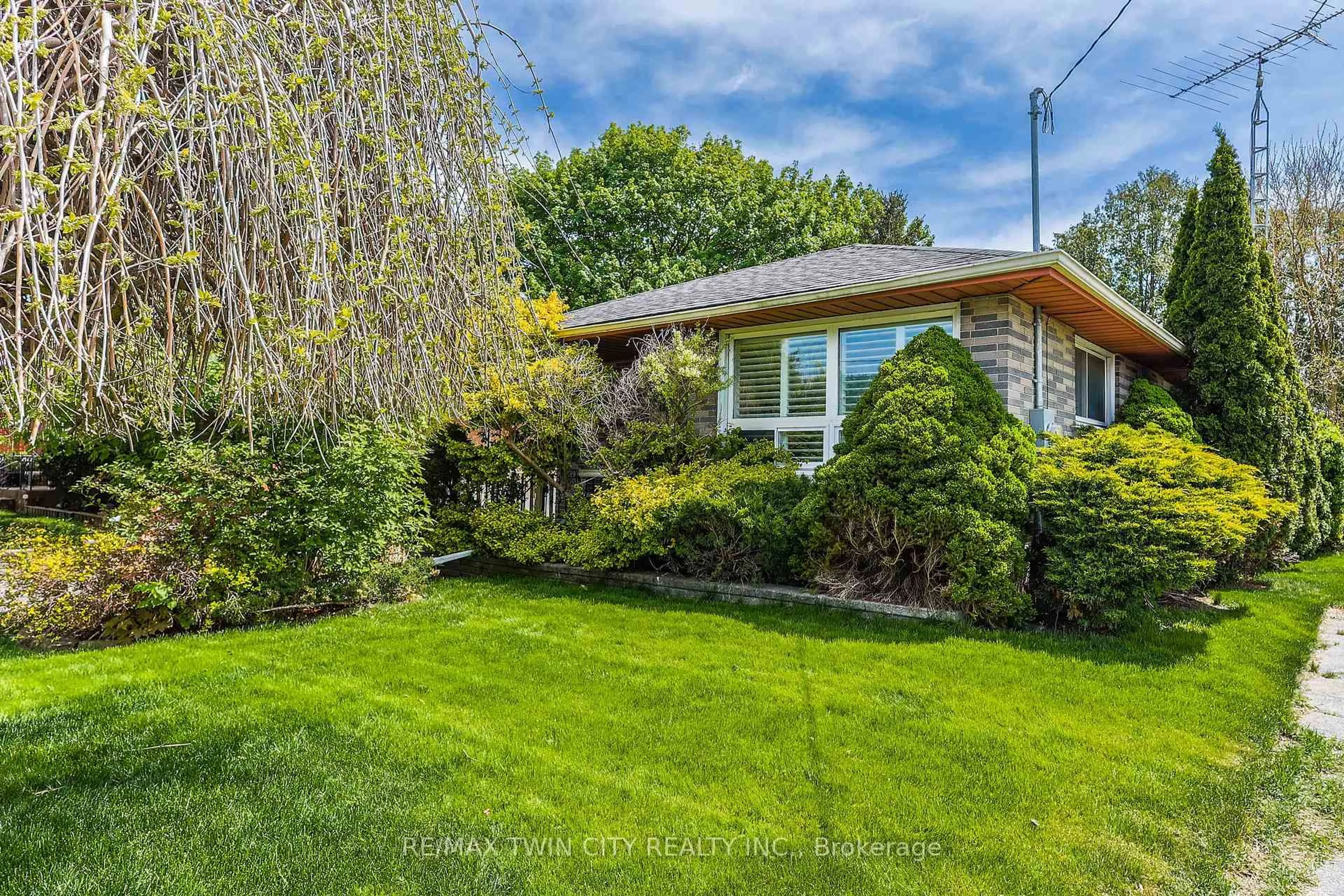 A pic from outside/outdoor area/front of a property/back of a property/a pic from drone, street for 29 Albemarle St, Brantford Ontario N3S 4N5