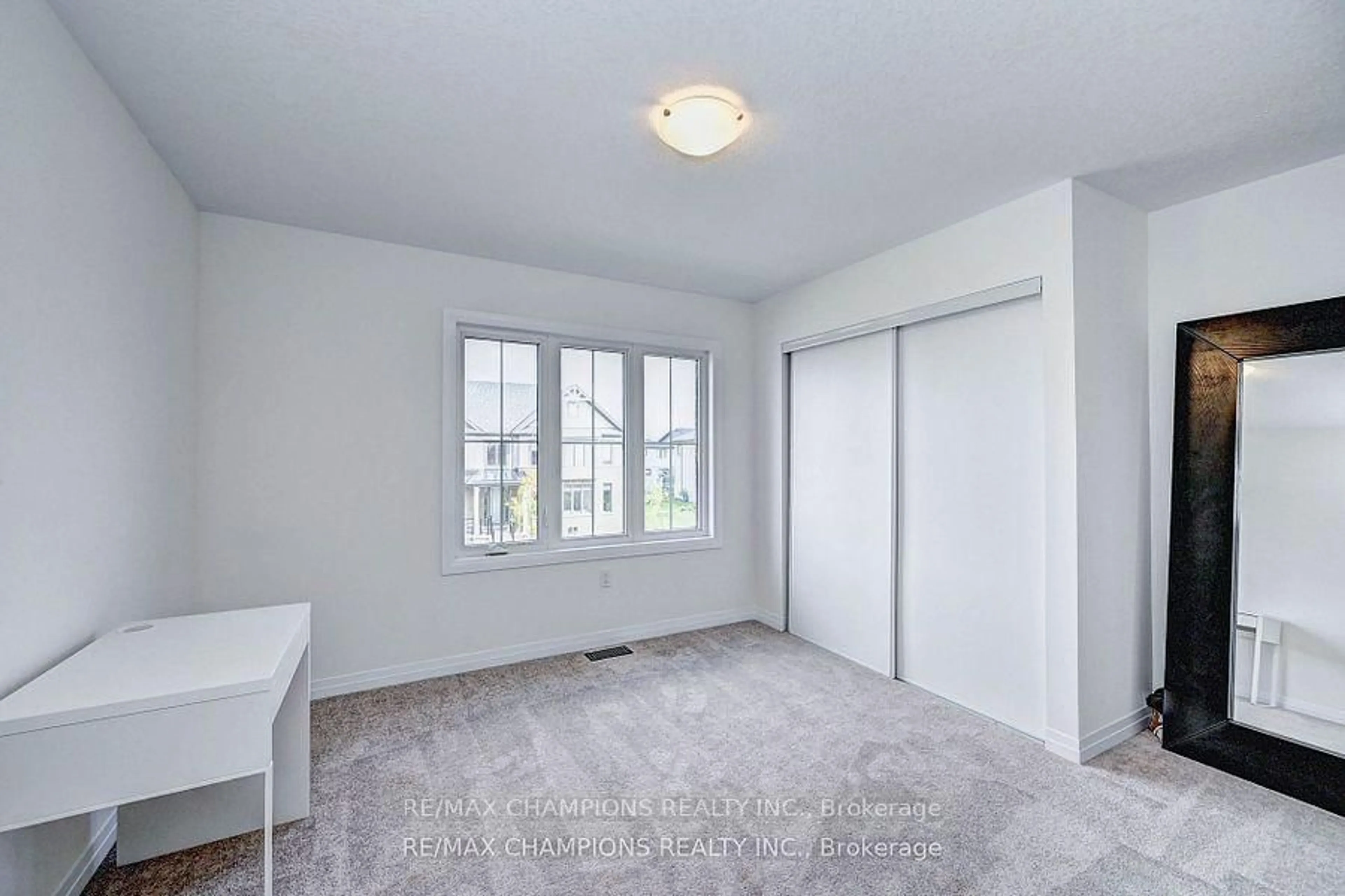 A pic of a room for 216 Newman Dr, Cambridge Ontario N1S 4Y6