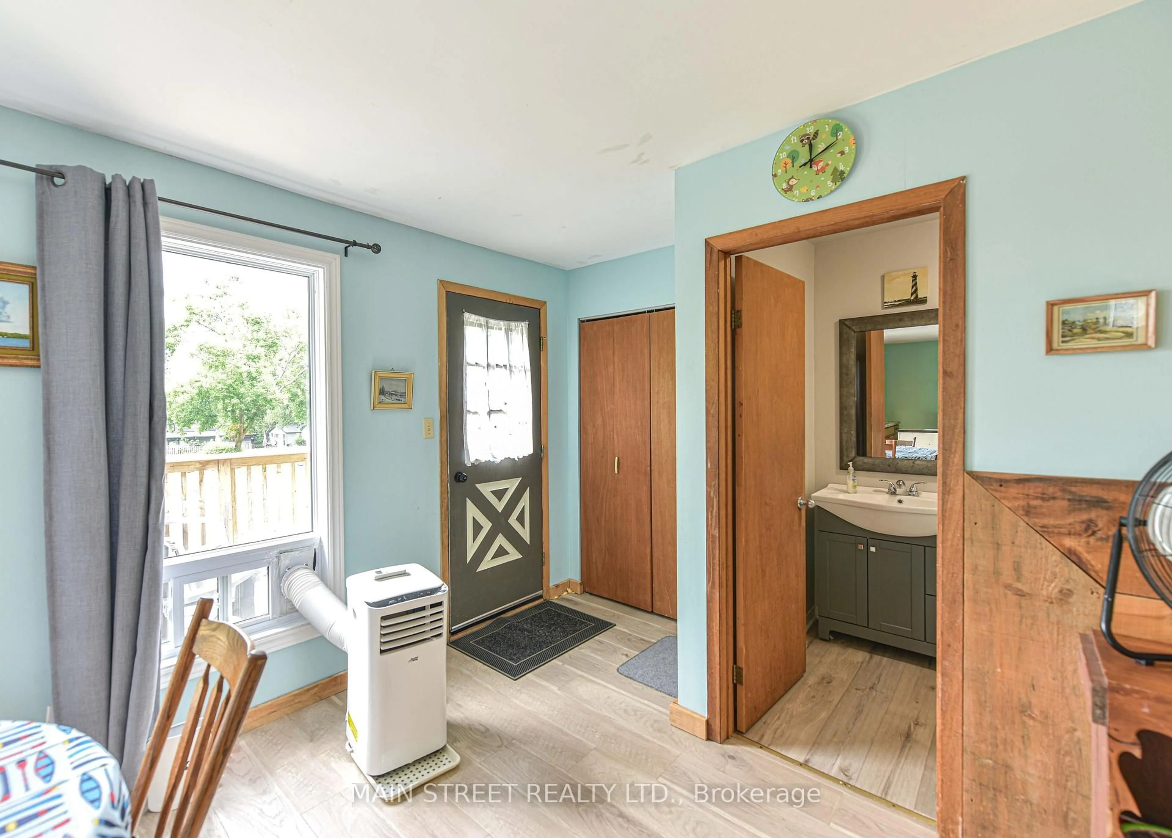 Indoor entryway for 230-232 Lake Dalrymple Rd #20, Kawartha Lakes Ontario L0K 1W0