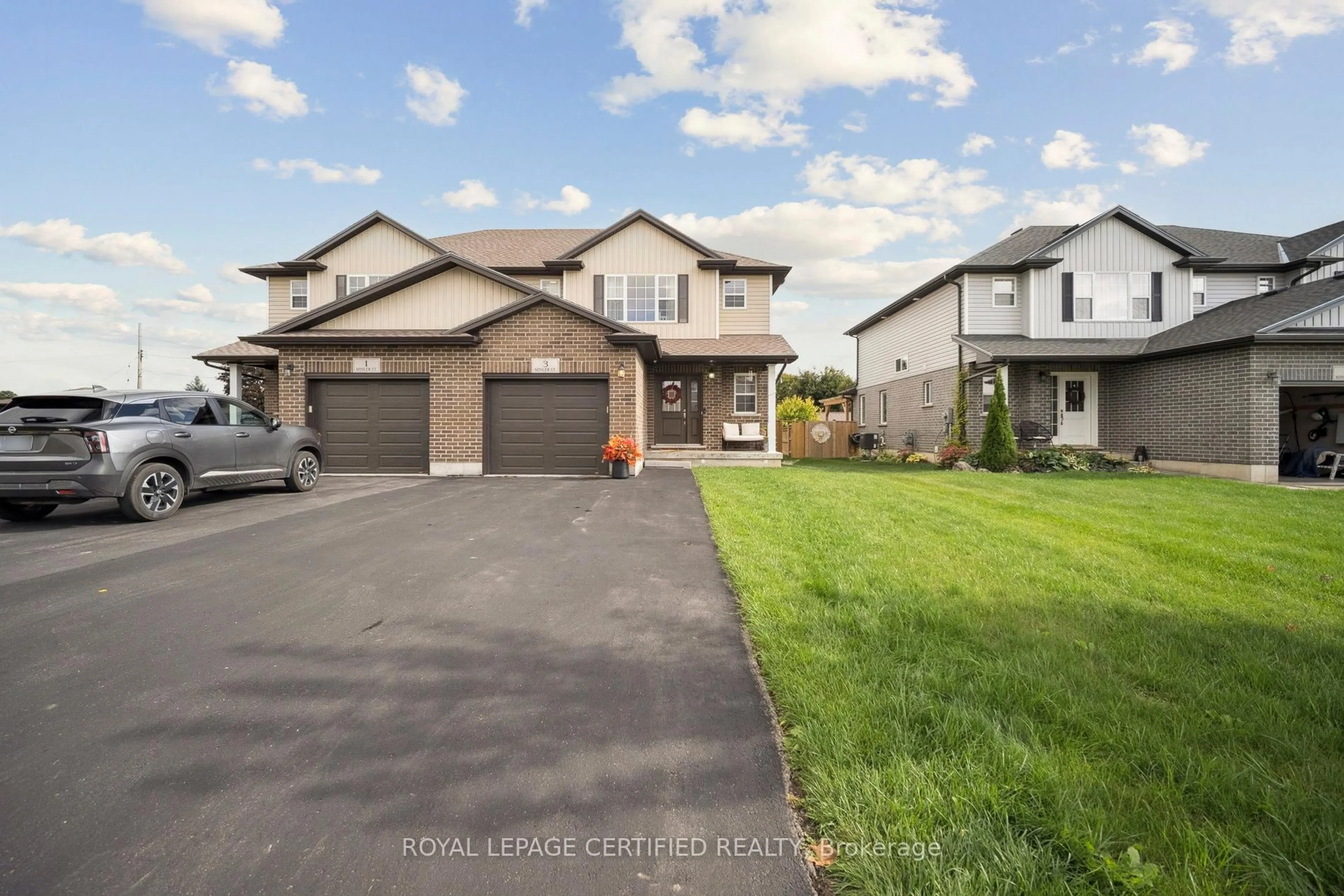 A pic from outside/outdoor area/front of a property/back of a property/a pic from drone, street for 3 Minler St, Ingersoll Ontario N5C 0C9