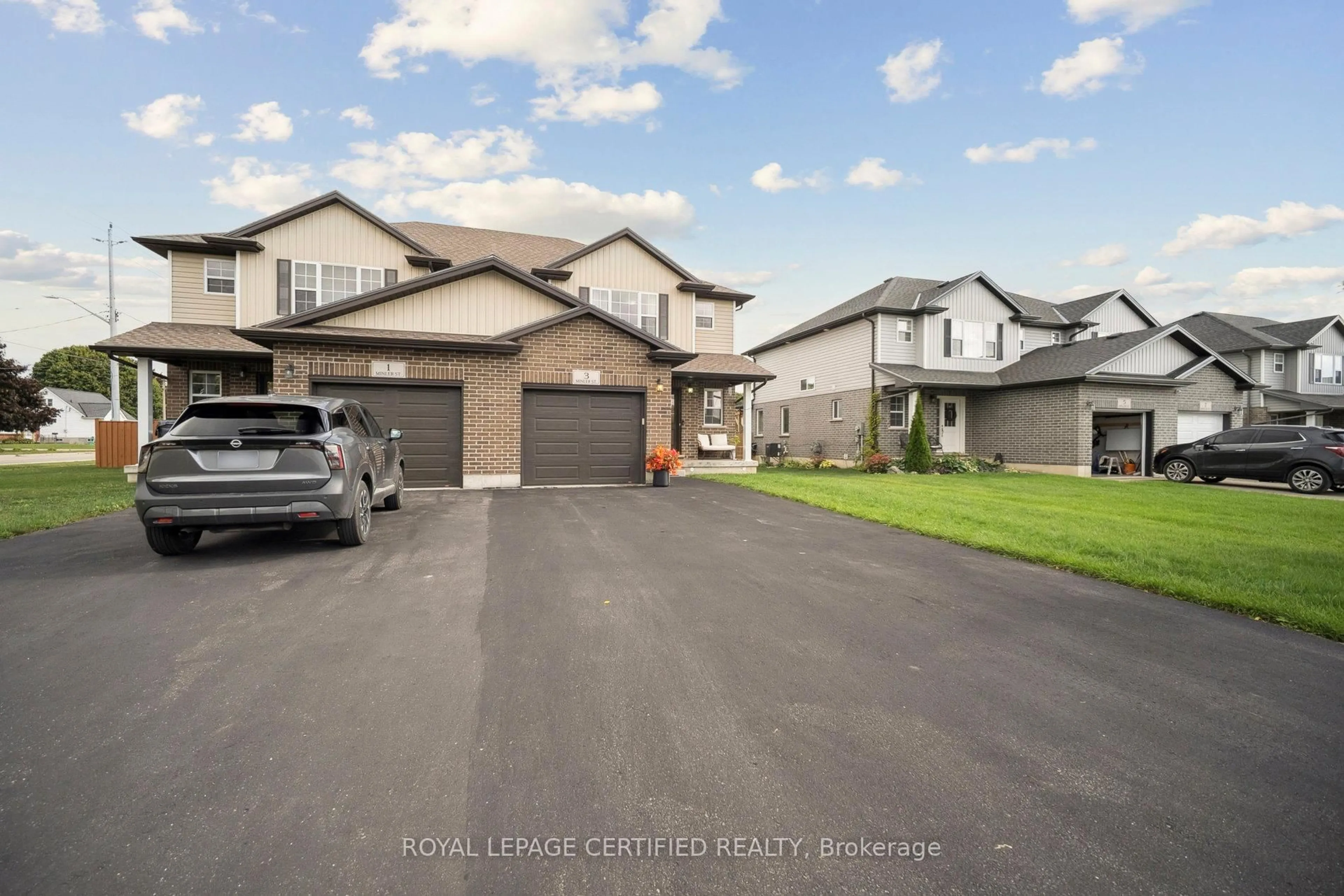 A pic from outside/outdoor area/front of a property/back of a property/a pic from drone, street for 3 Minler St, Ingersoll Ontario N5C 0C9