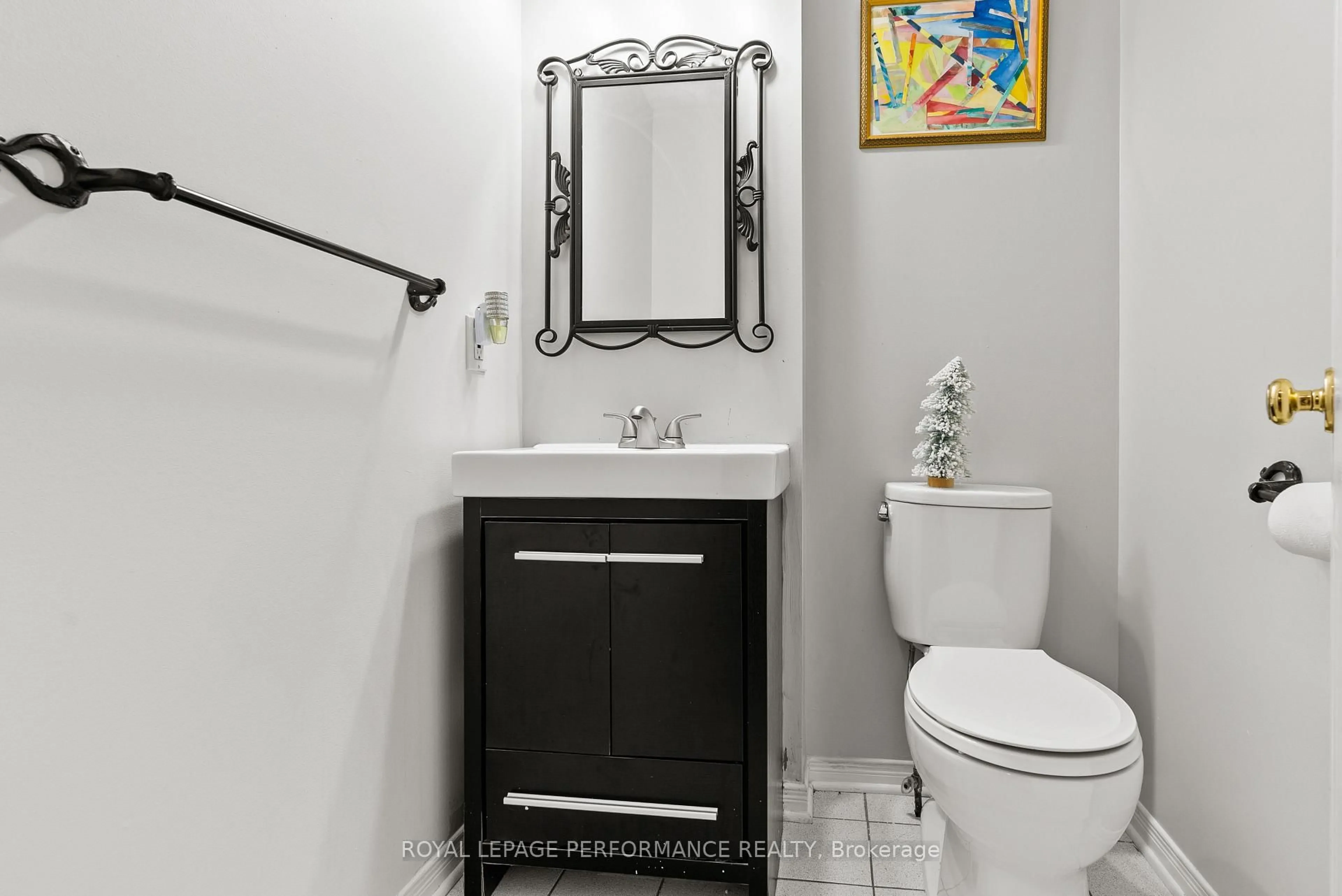 Standard bathroom, ceramic/tile floor for 787 Hancock Cres, Ottawa Ontario K4A 3N1