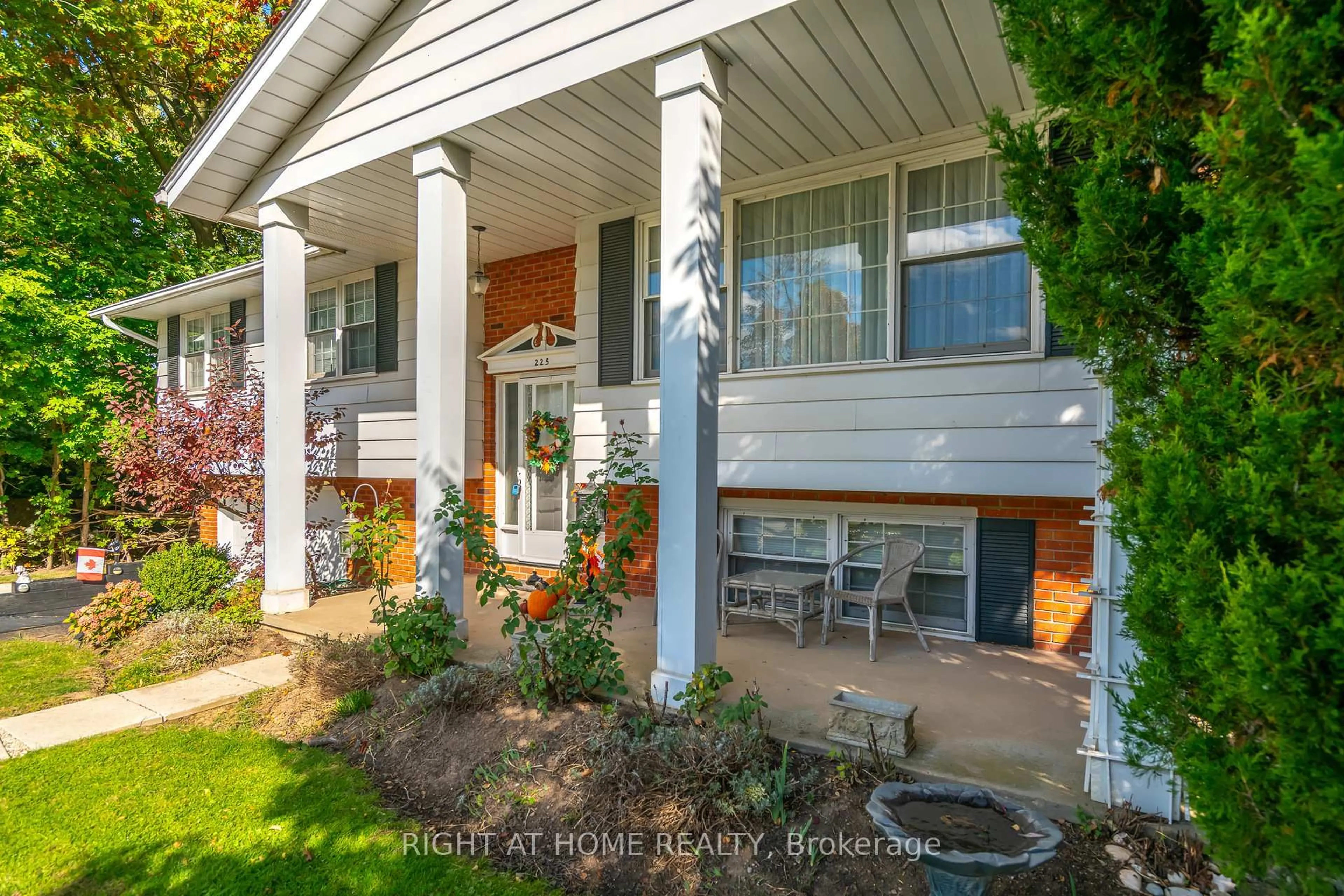 Unknown for 225 Anne St, Niagara-on-the-Lake Ontario L0S 1J0