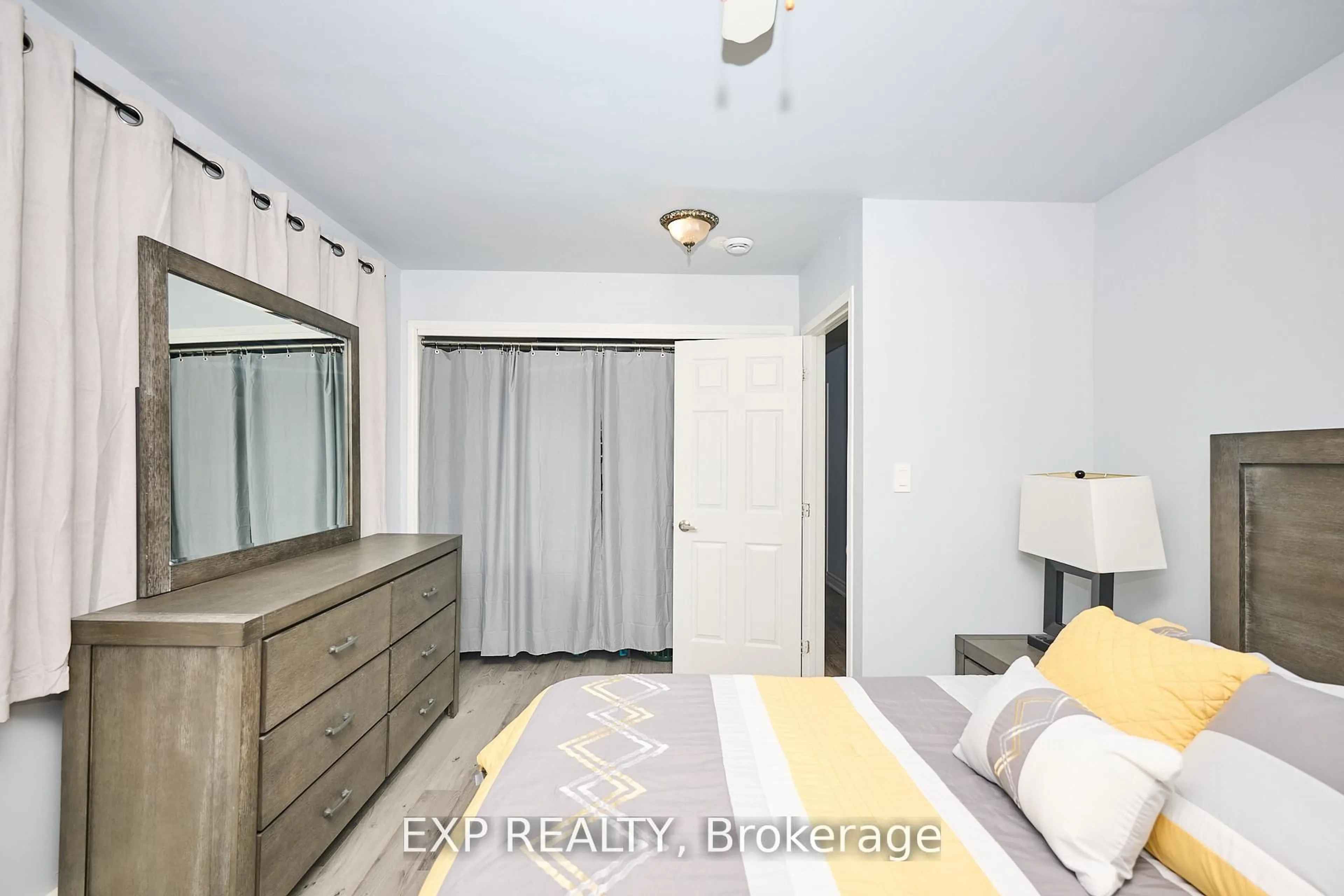 A pic of a room for 31 Woodrow St, St. Catharines Ontario L2P 2A1