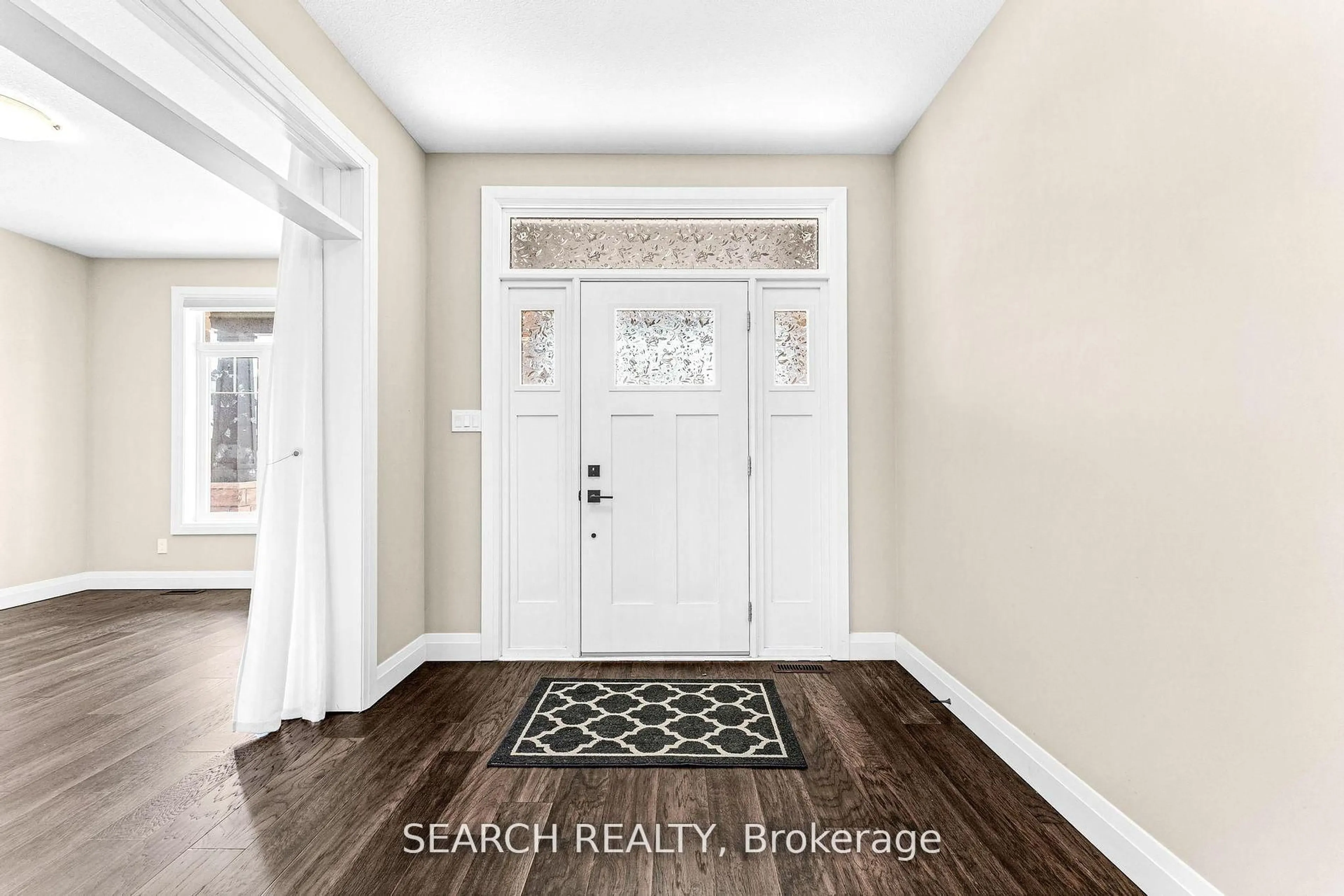 Indoor entryway for 204 BOARDWALK Way, Thames Centre Ontario N0L 1G3