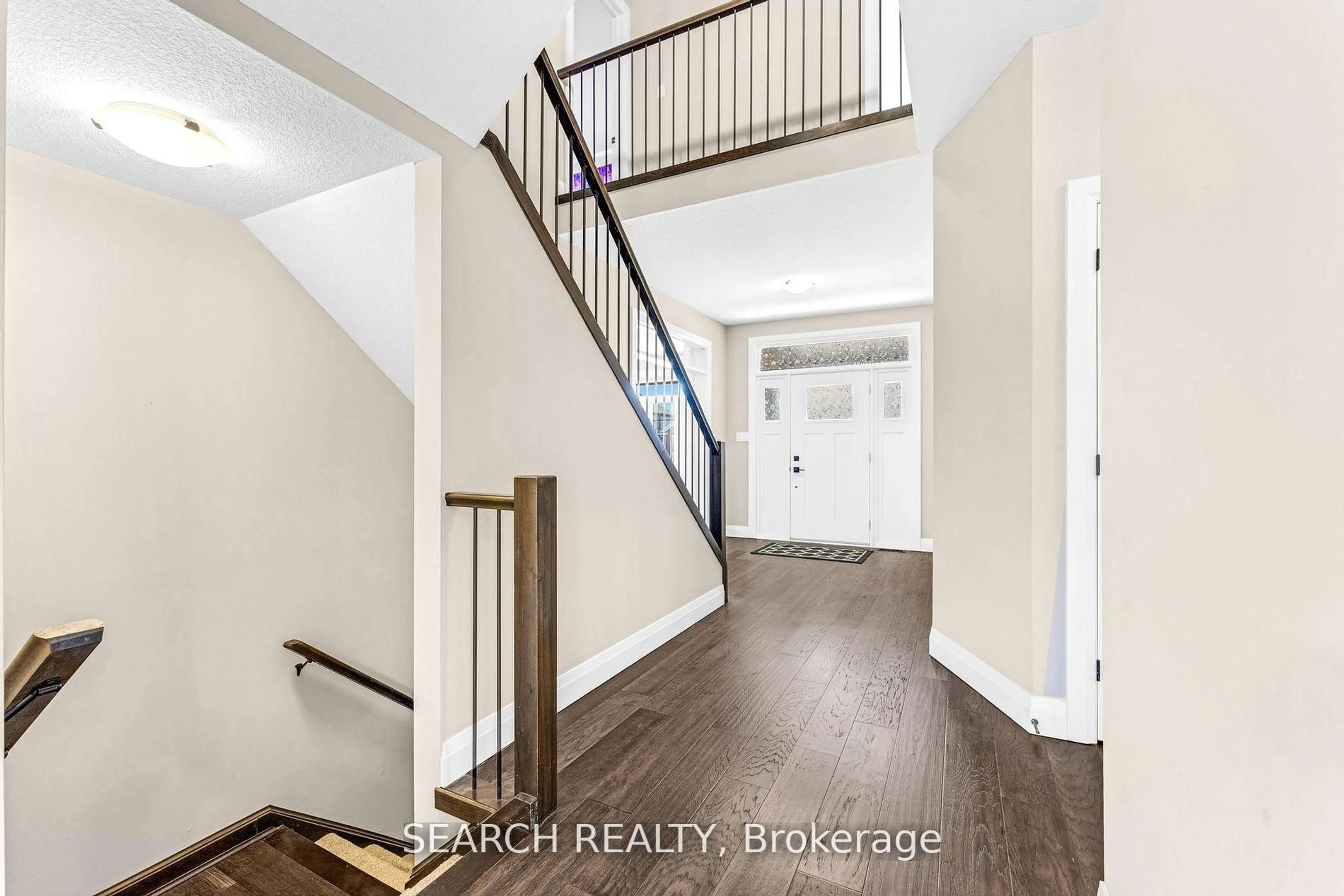 Indoor entryway for 204 BOARDWALK Way, Thames Centre Ontario N0L 1G3