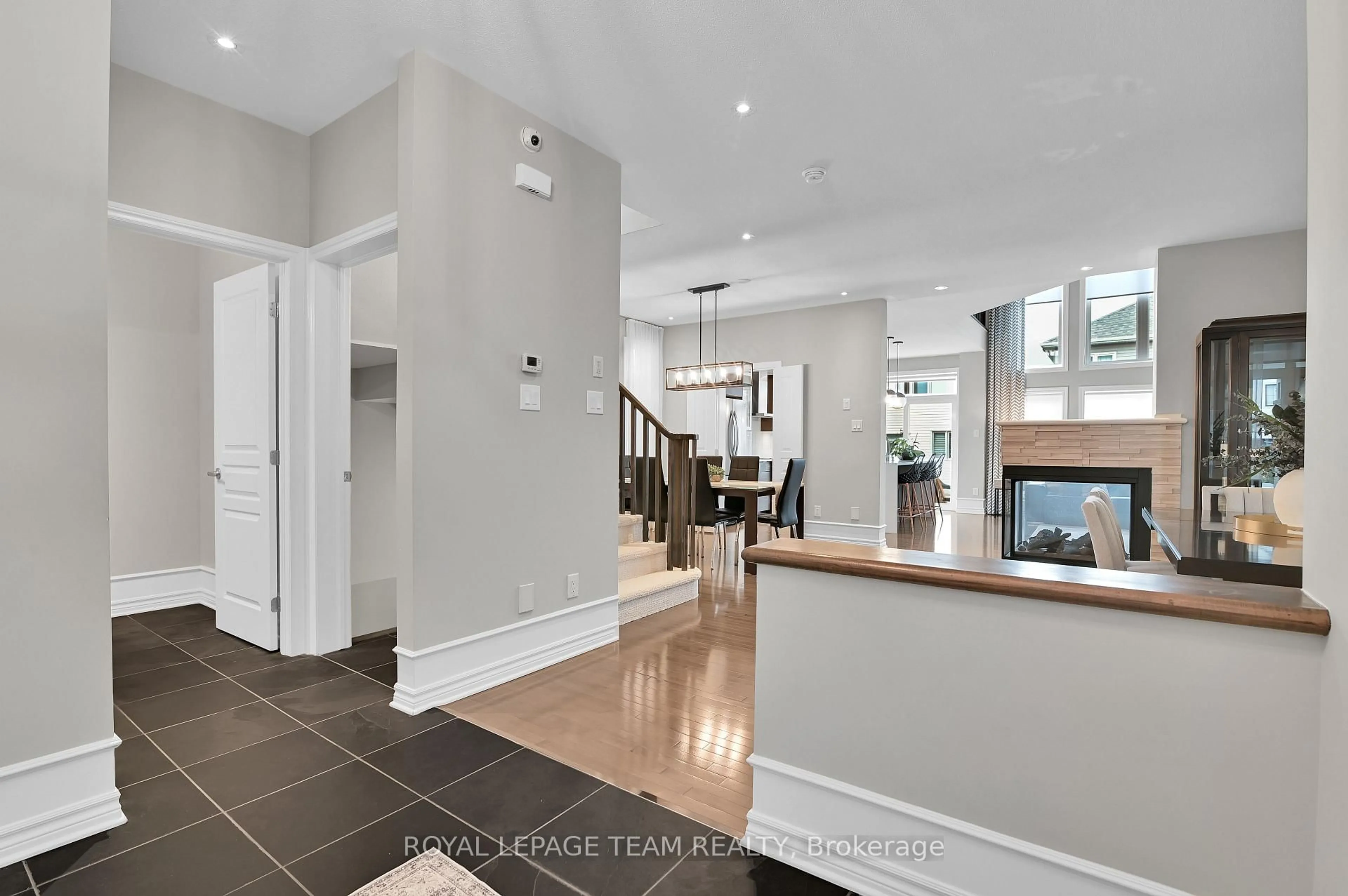 Indoor entryway for 743 Brian Good Ave, Ottawa Ontario K4M 0E3