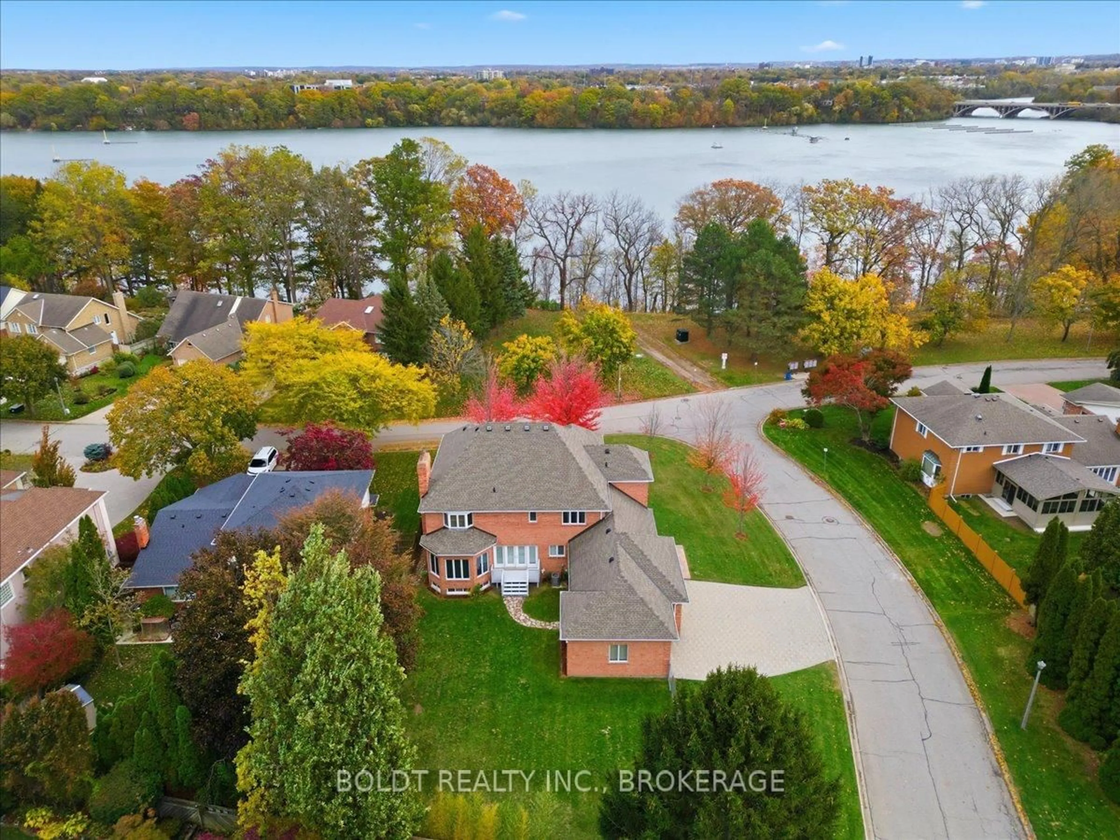 A pic from outside/outdoor area/front of a property/back of a property/a pic from drone, water/lake/river/ocean view for 15 Golden Blvd, St. Catharines Ontario L2N 7L8