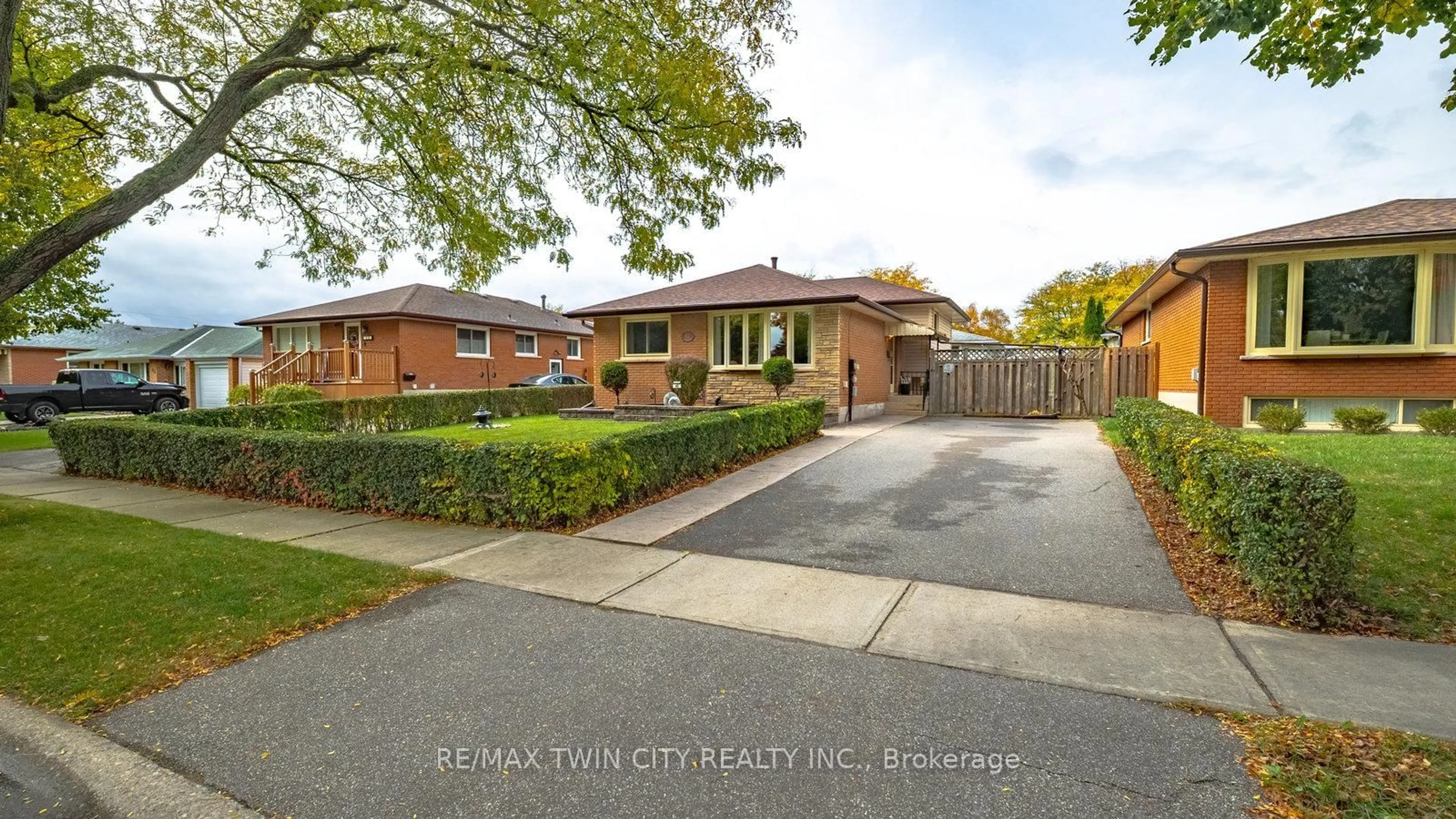 Home with brick exterior material, street for 42 Palm Cres, Brantford Ontario N3R 5G2