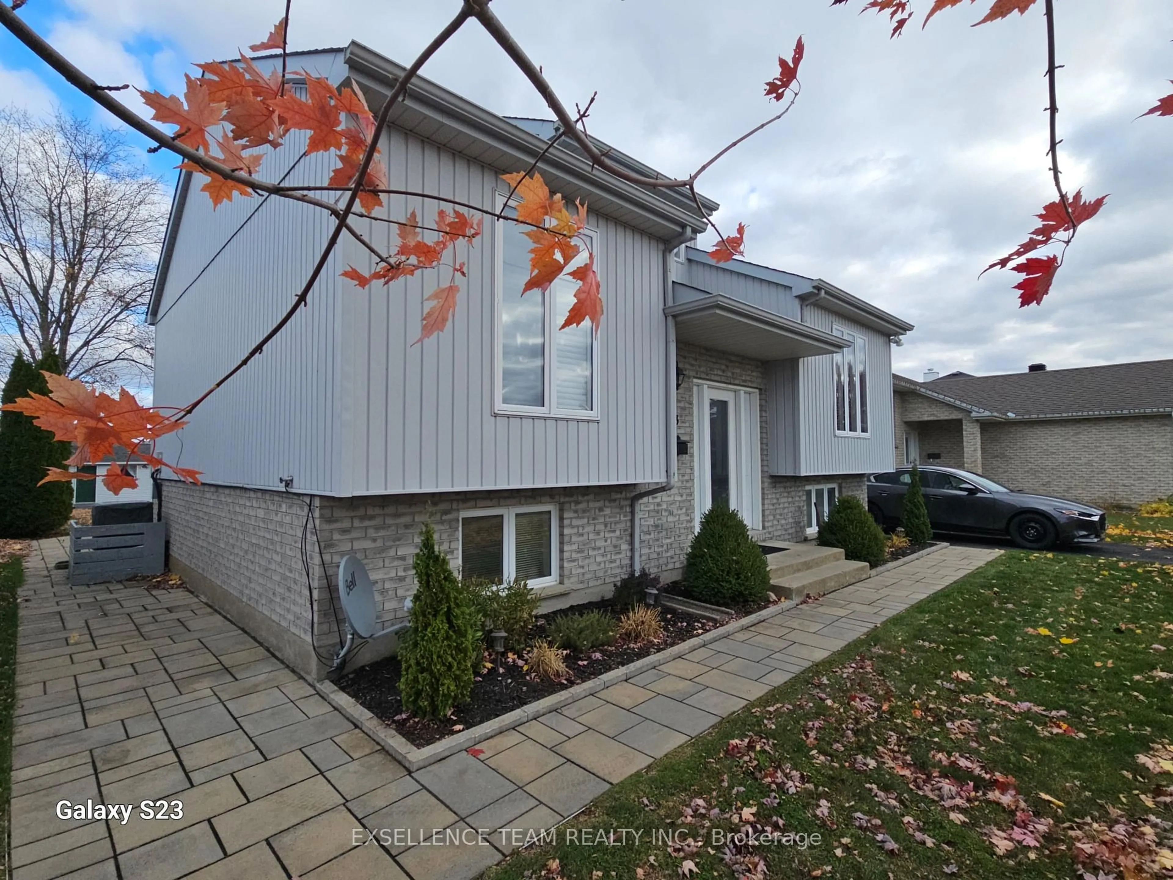 Home with vinyl exterior material, street for 2033 Concorde Ave, Cornwall Ontario K6H 6M3