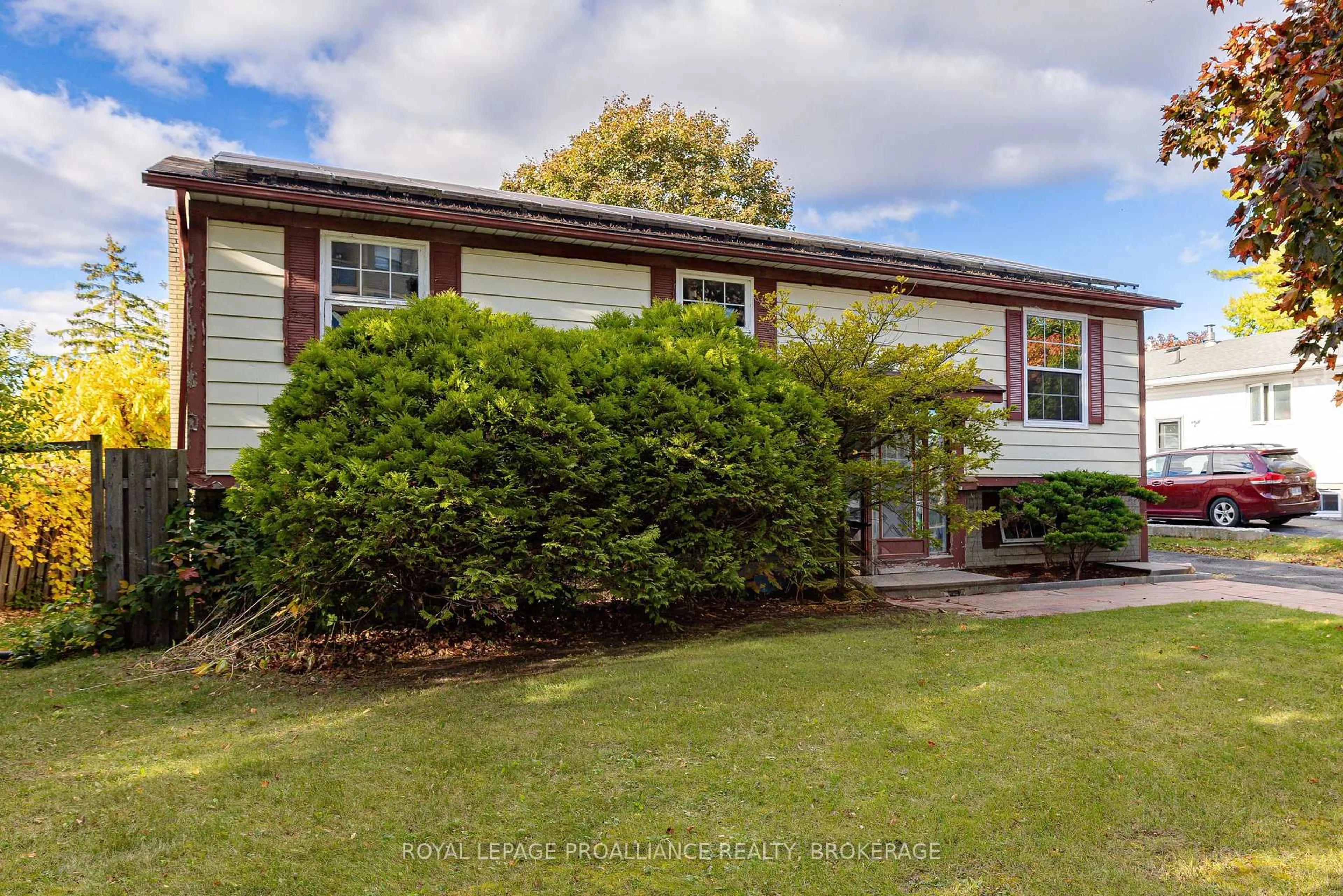 Unknown for 41 Old Oak Rd, Kingston Ontario K7M 7C3