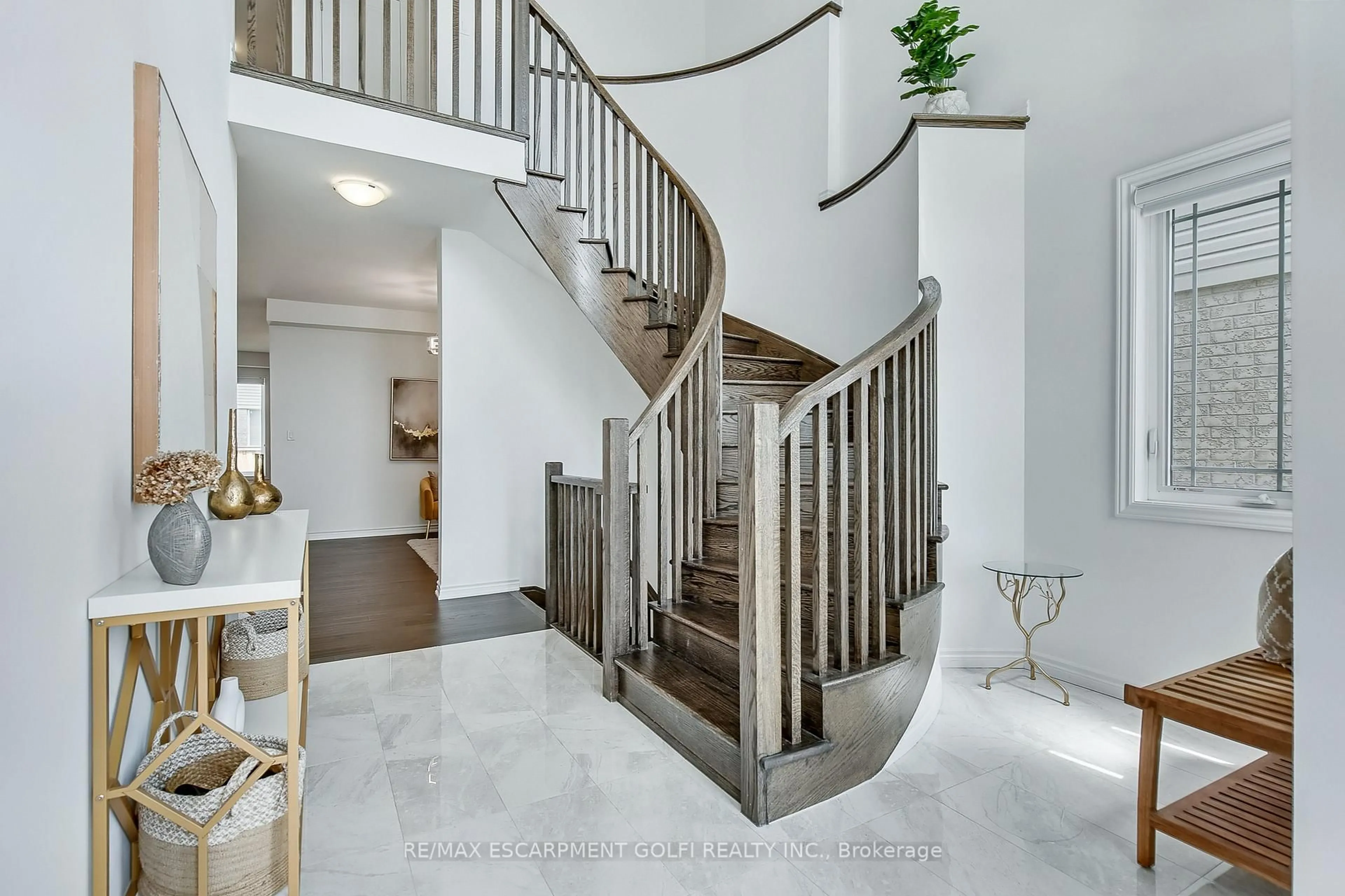 Stairs for 84 Cooke Ave, Brantford Ontario N3T 0S1