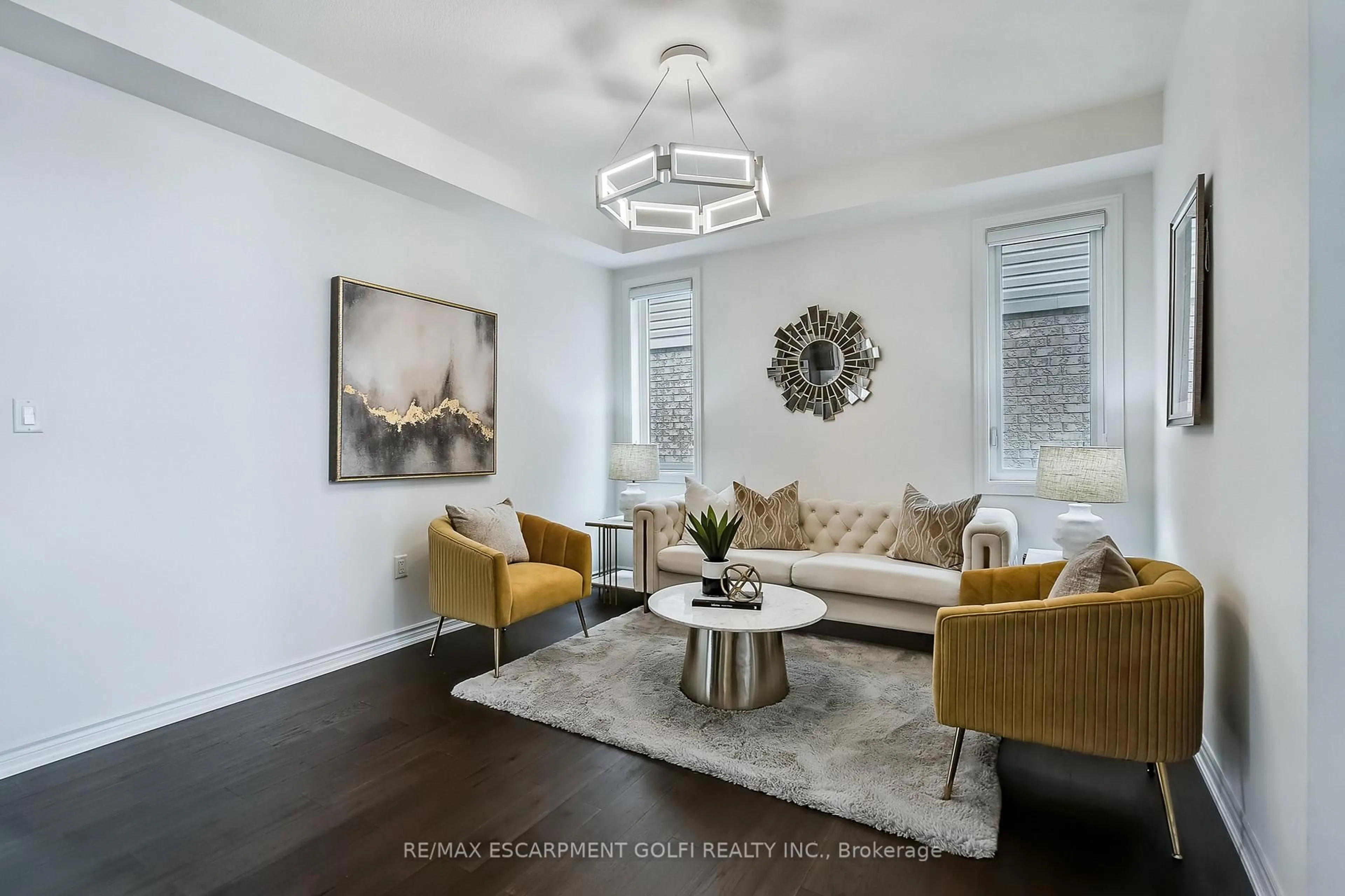 Living room with furniture, unknown for 84 Cooke Ave, Brantford Ontario N3T 0S1