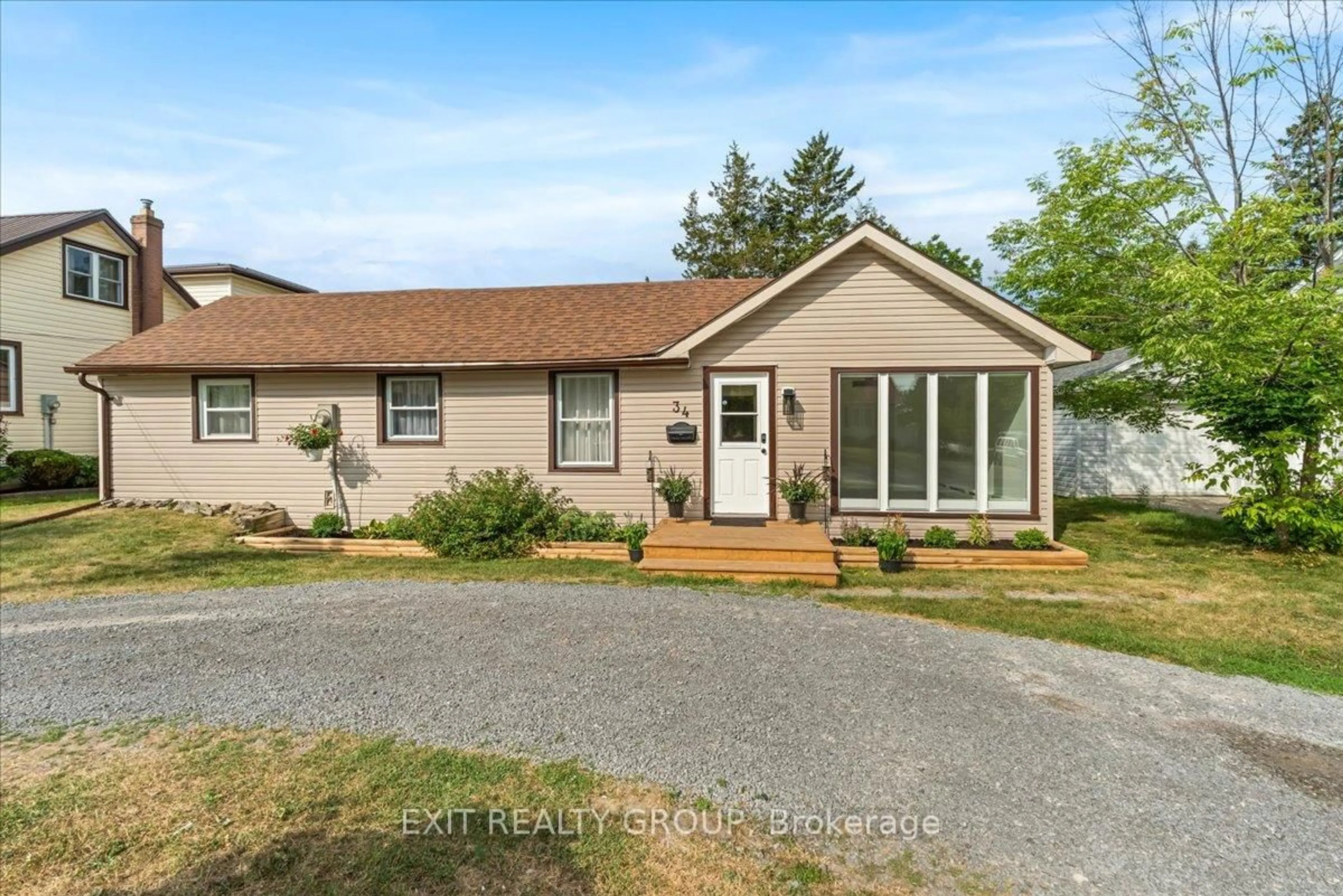 Home with vinyl exterior material, unknown for 34 Orchard Dr, Belleville Ontario K8P 2K4