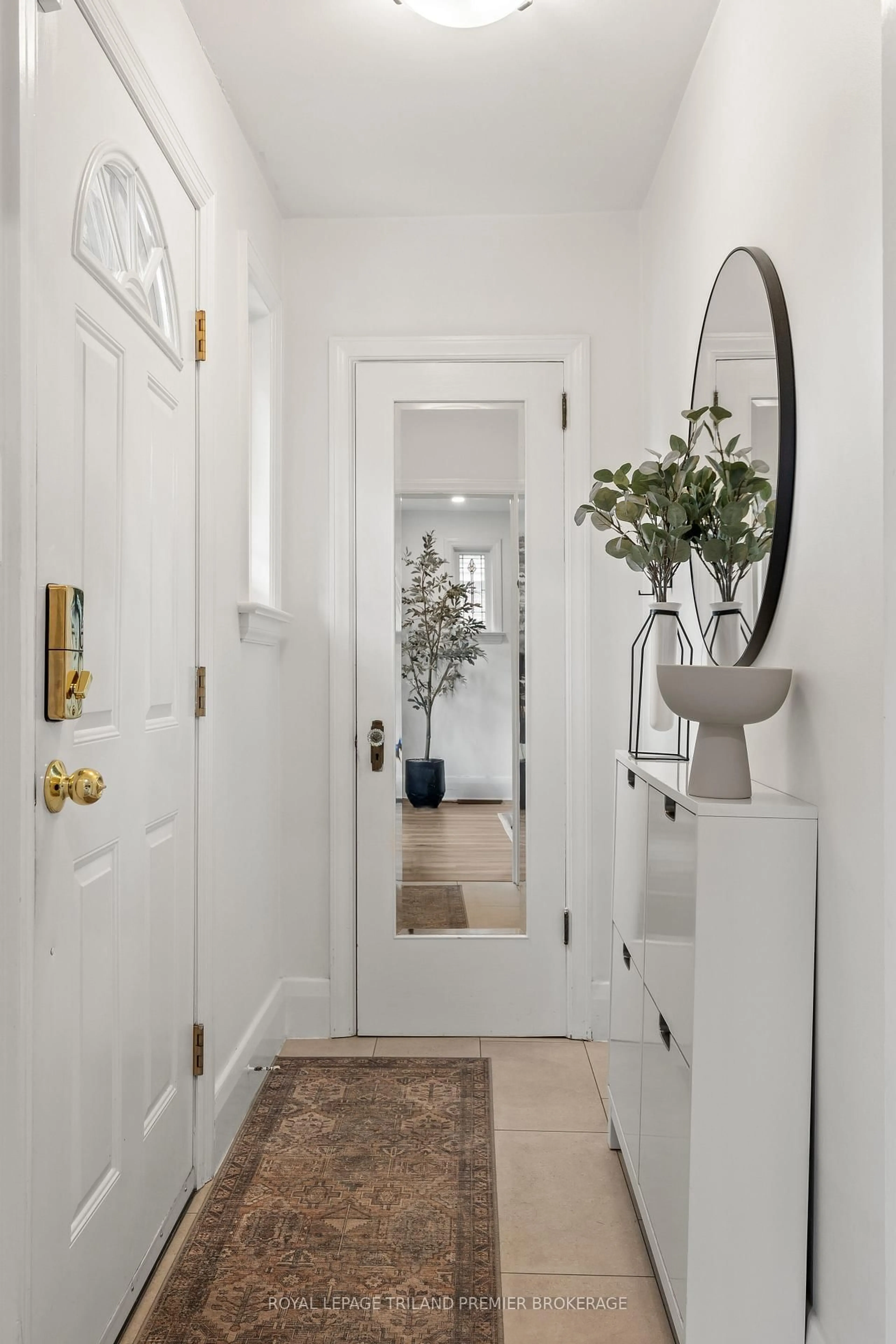 Indoor entryway for 22 Briscoe St, London South Ontario N6C 1W9