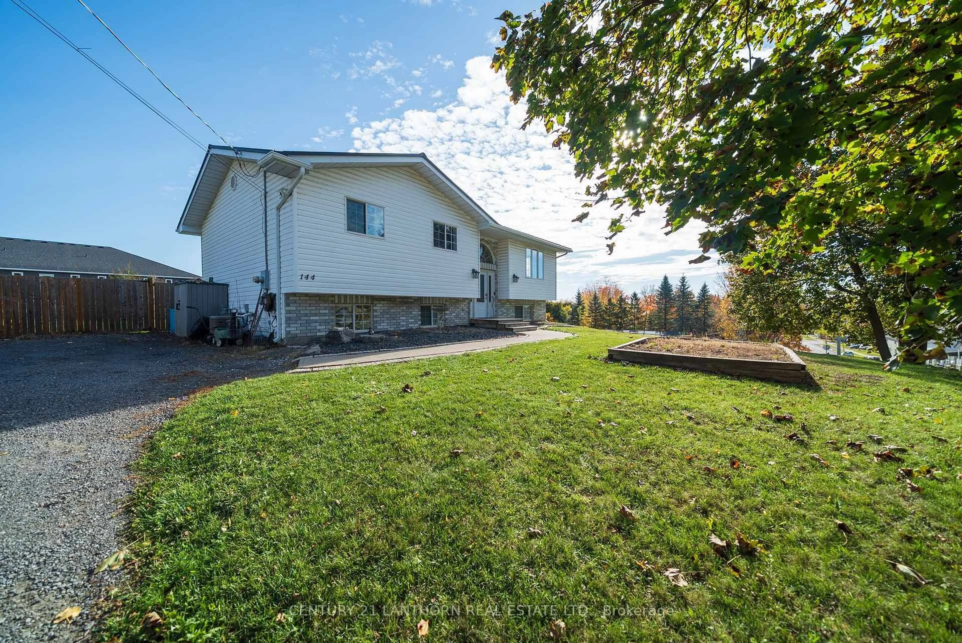 Patio, mountain view for 144 Centre St, Deseronto Ontario K0K 1X0