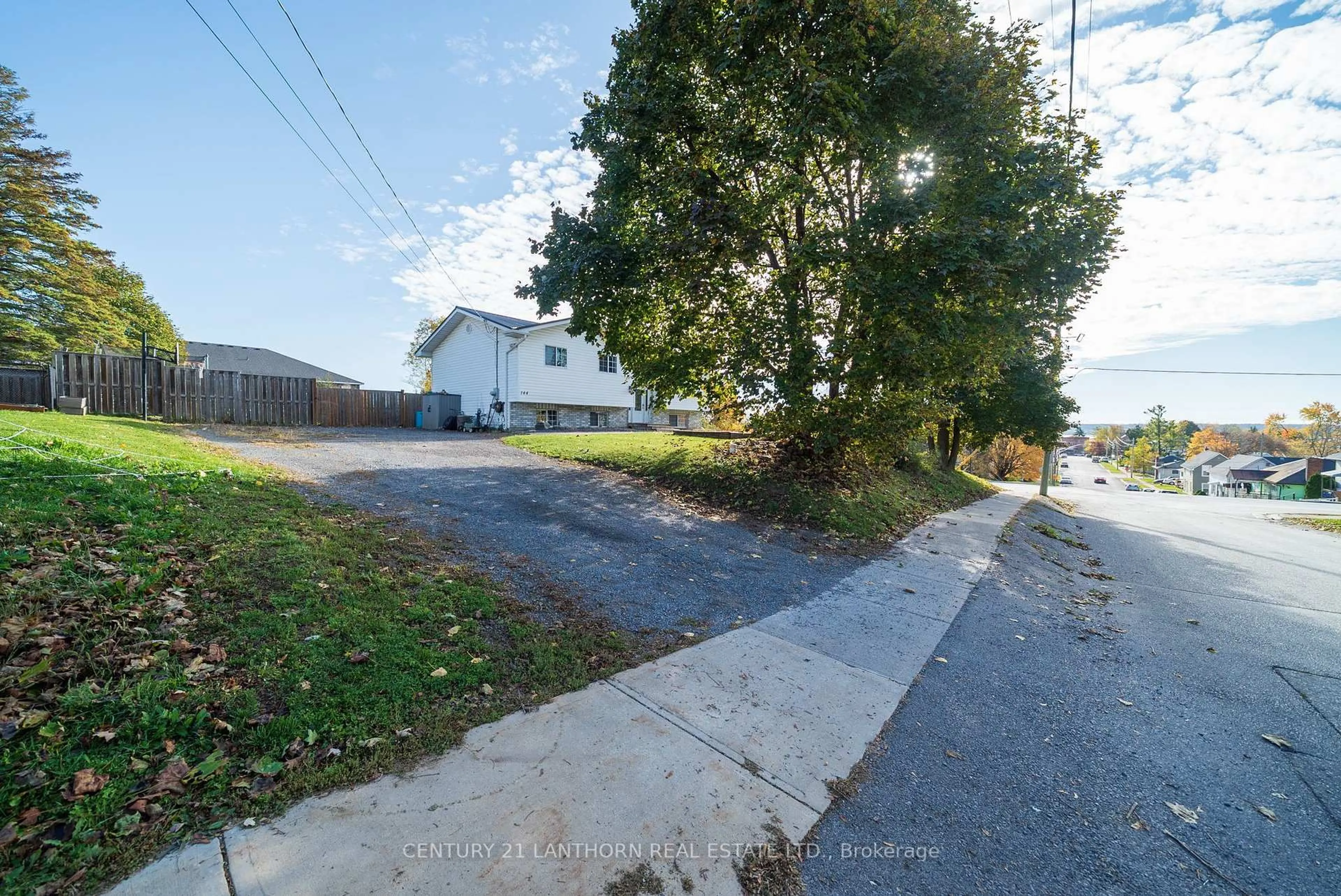A pic from outside/outdoor area/front of a property/back of a property/a pic from drone, street for 144 Centre St, Deseronto Ontario K0K 1X0