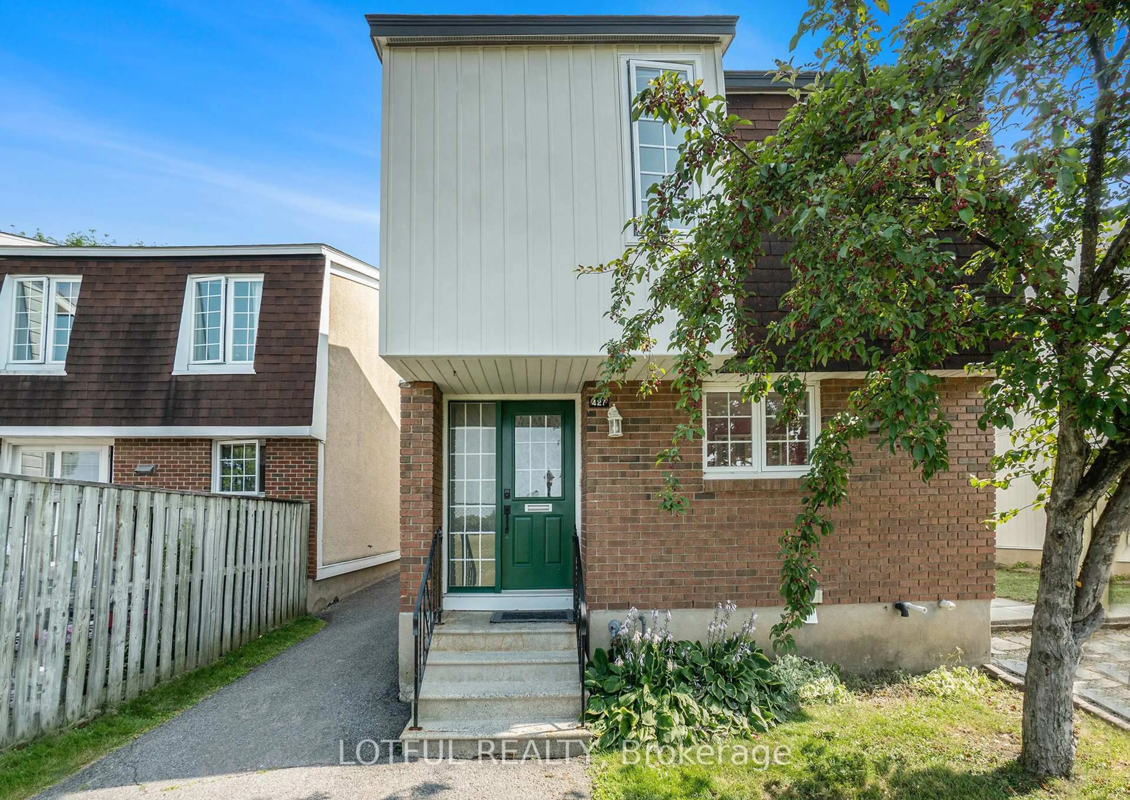 Unknown for 427 Kintyre Private, Ottawa Ontario K2C 3M9