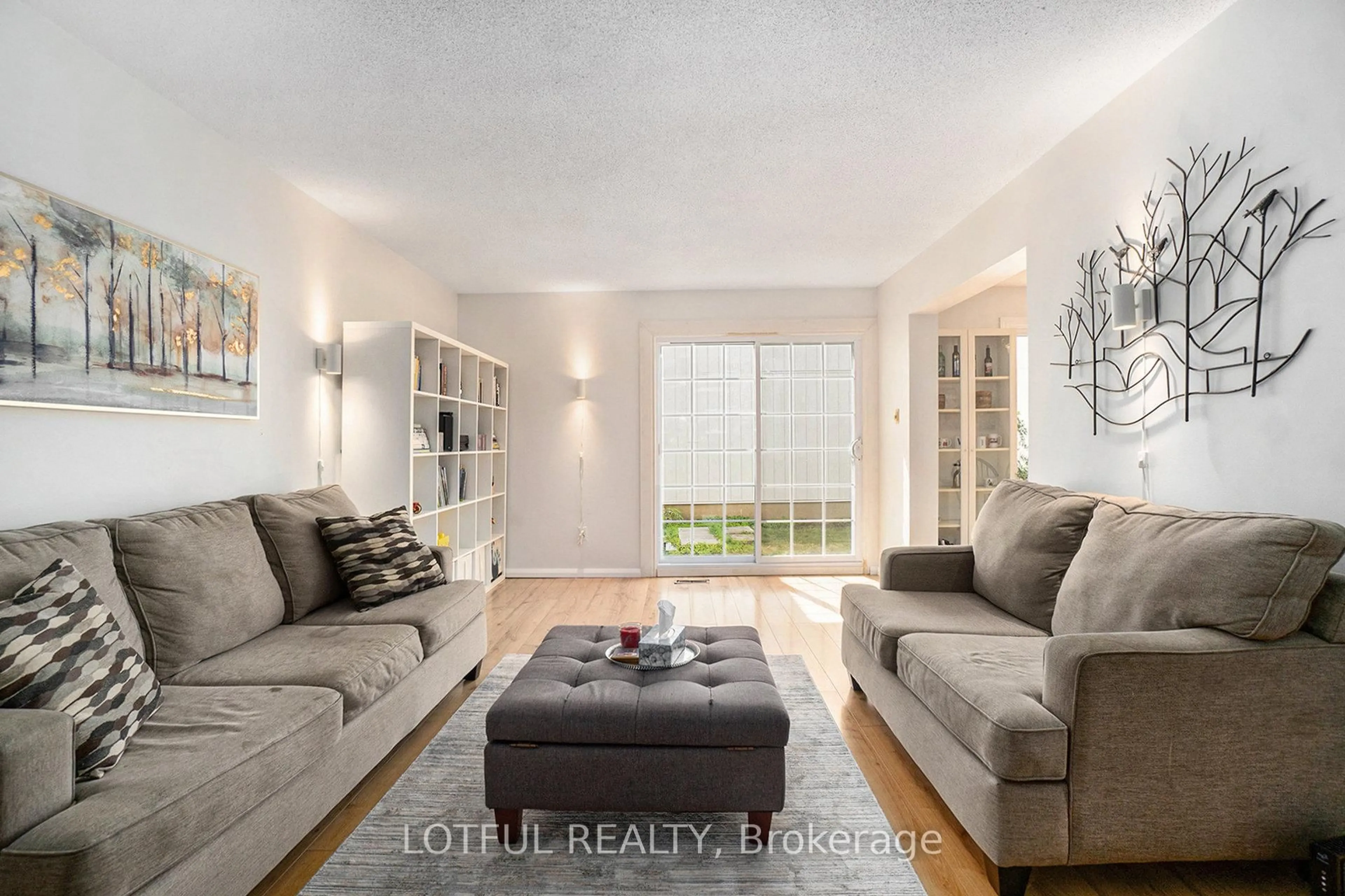 Living room with furniture, unknown for 427 Kintyre Private, Ottawa Ontario K2C 3M9