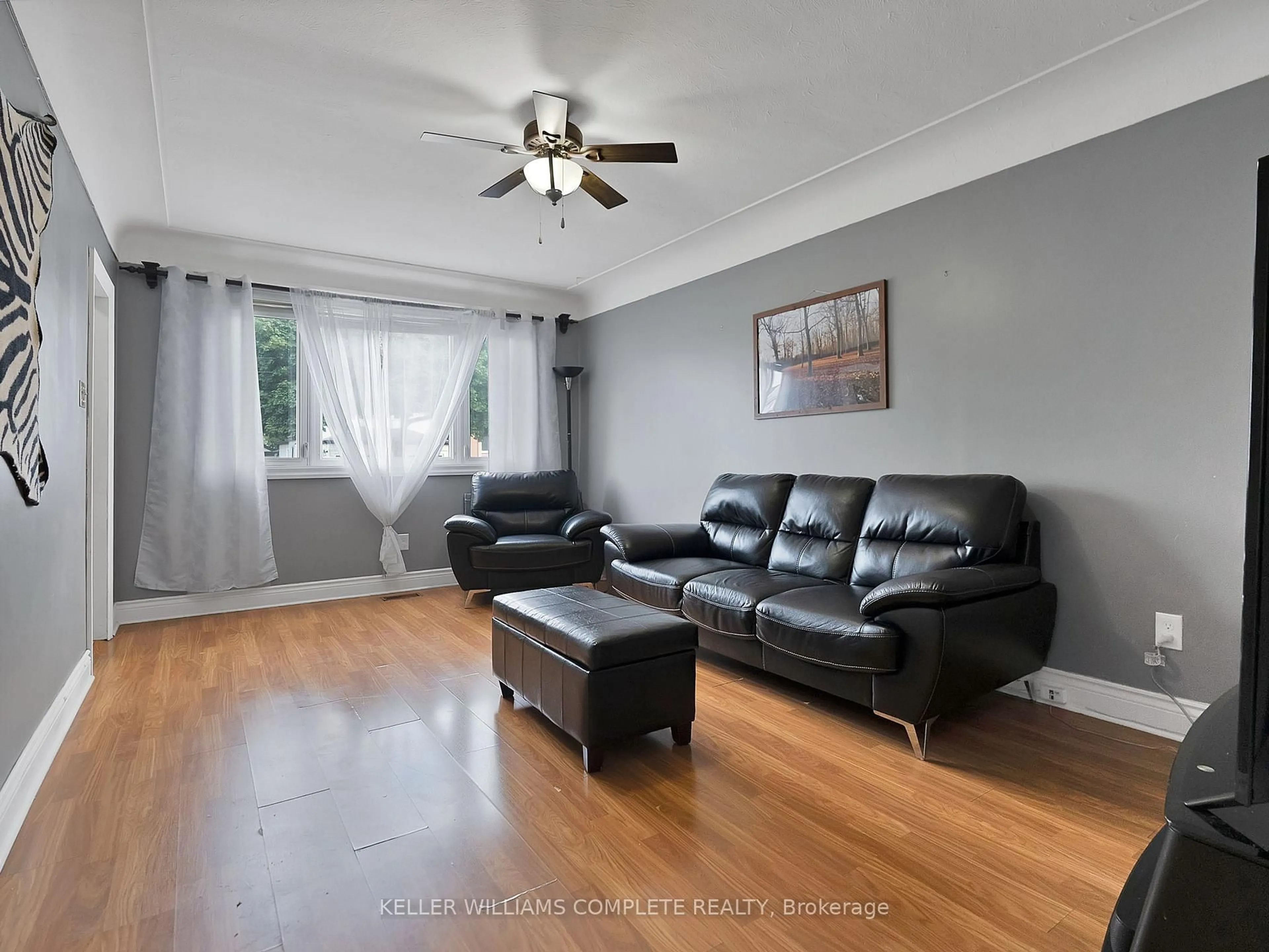 Living room with furniture, wood/laminate floor for 210 East 24th St, Hamilton Ontario L8V 2Y4