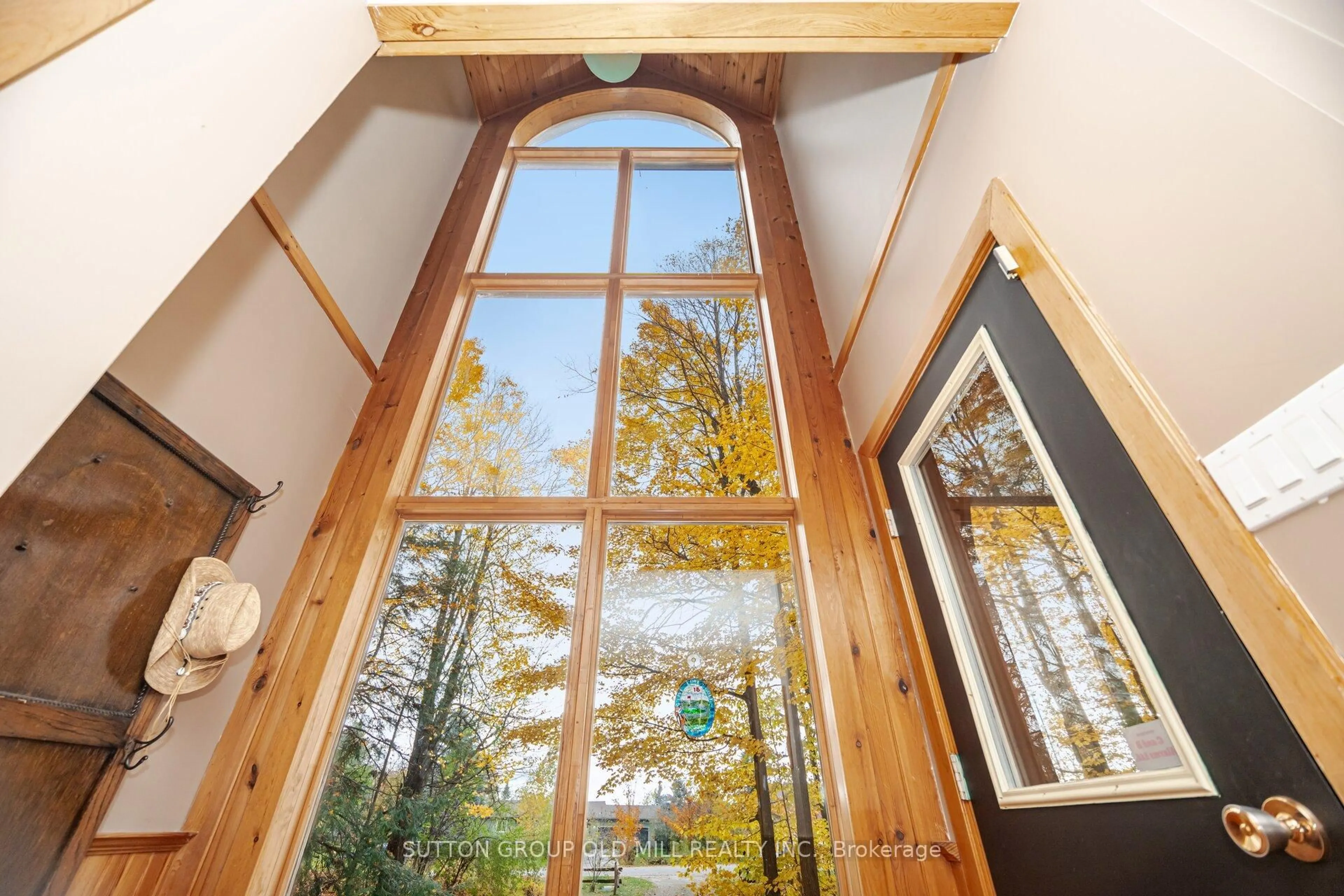 Indoor foyer for 30 Big Tree Circ, Mulmur Ontario L9V 3M3