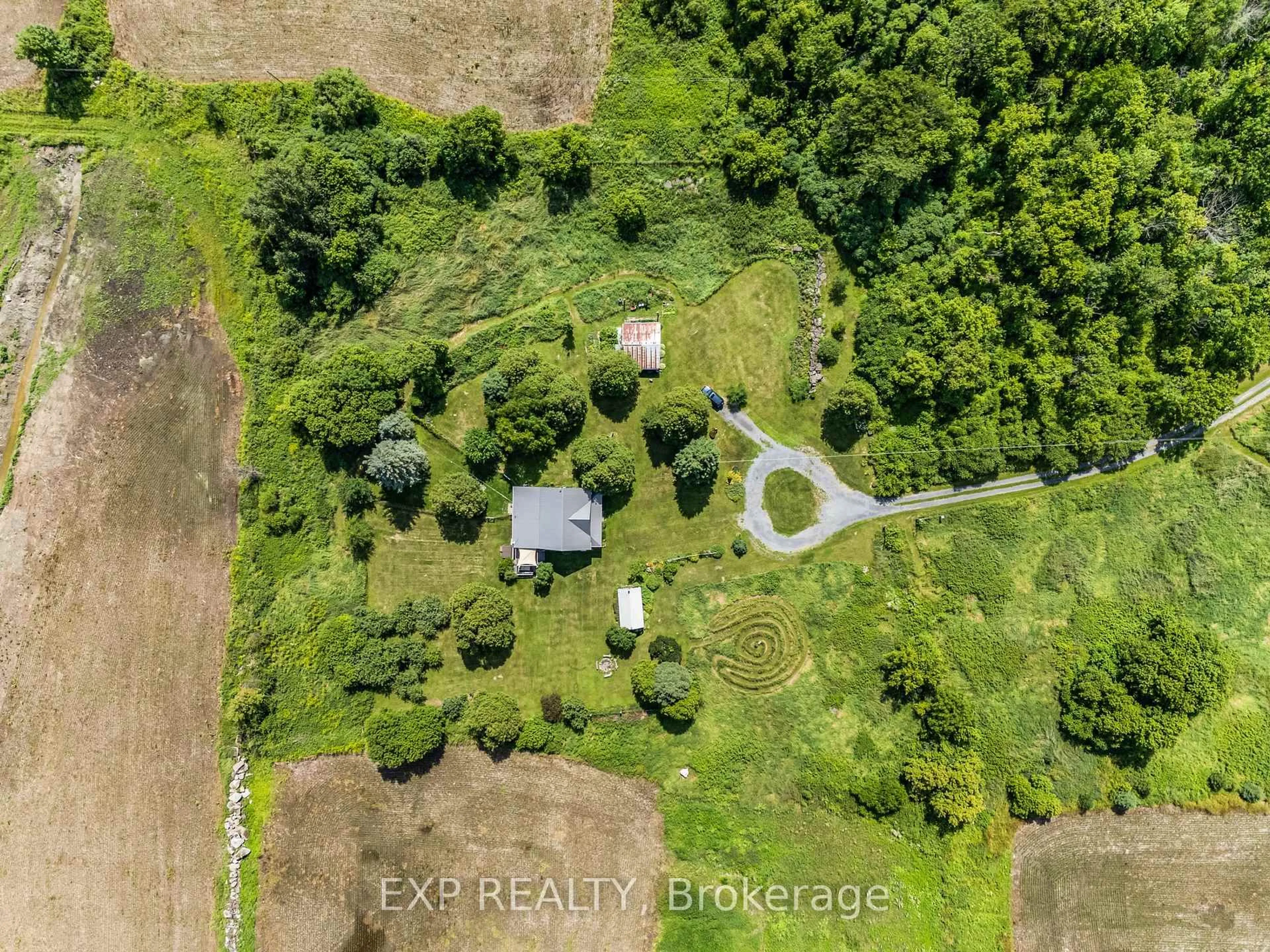 A pic from outside/outdoor area/front of a property/back of a property/a pic from drone, unknown for 20612 Laggan Glenelg Rd, North Glengarry Ontario K0B 1E0