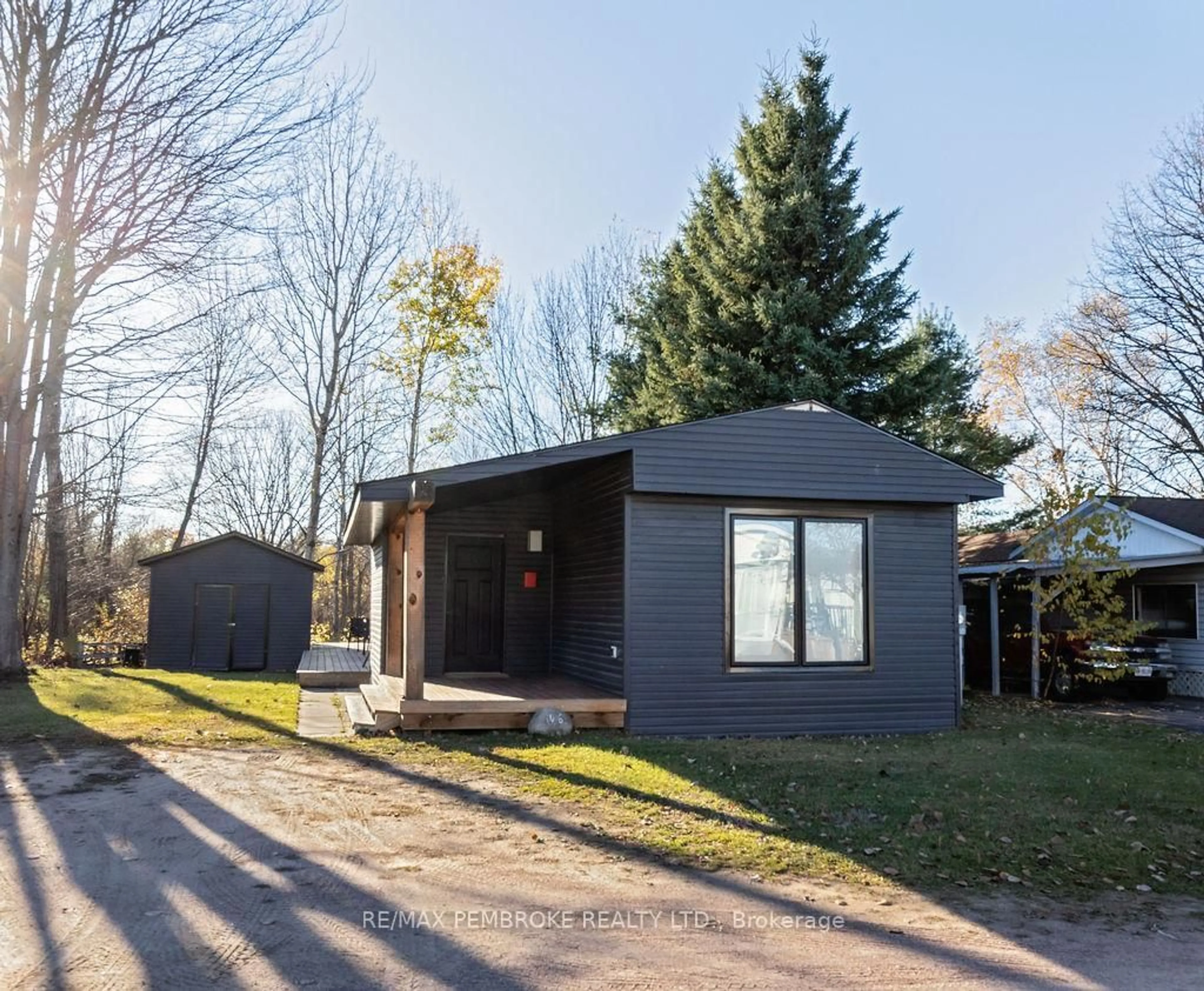Home with vinyl exterior material, street for 106 Pinehurst Estates, Petawawa Ontario K8H 2H2