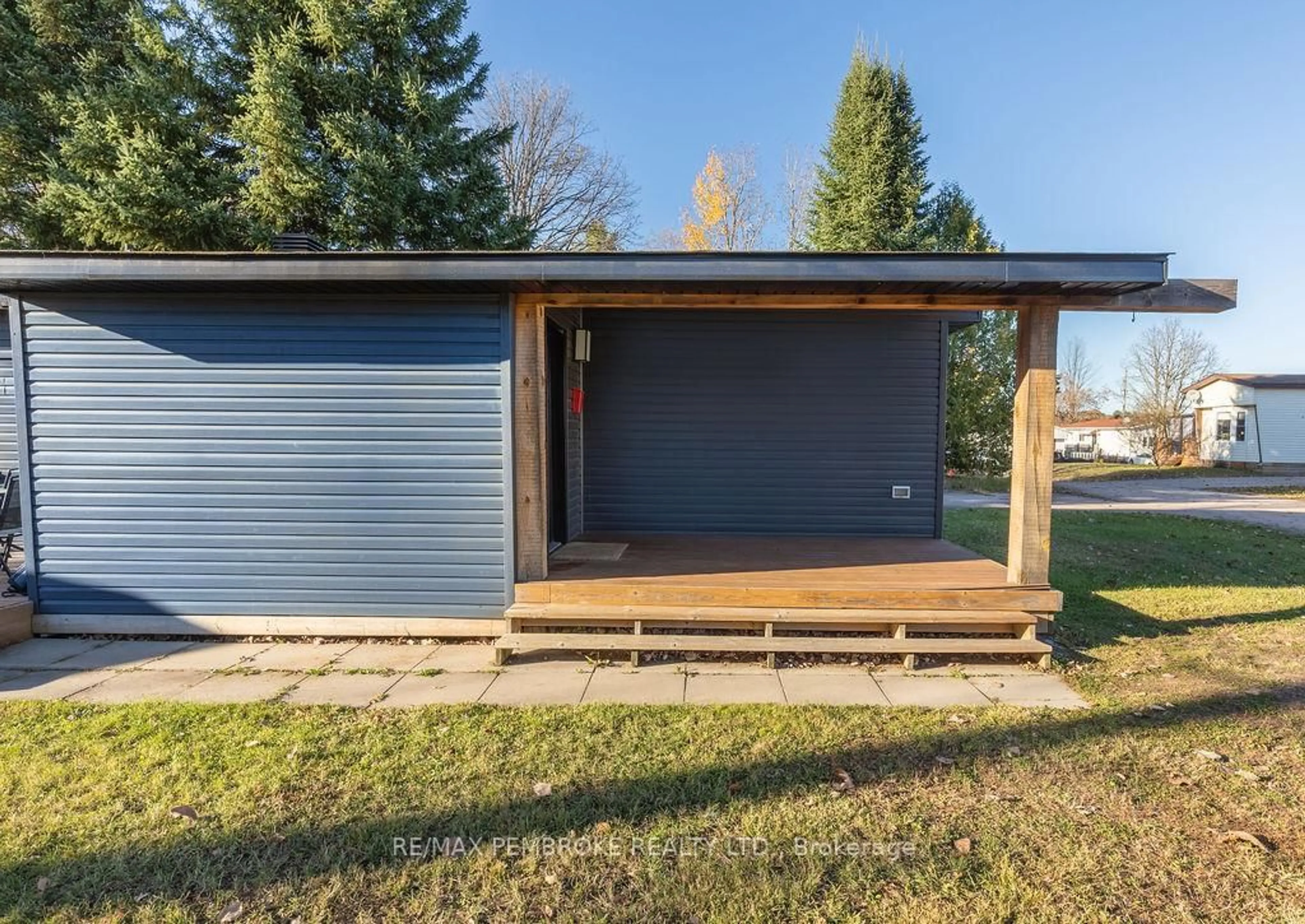 Shed for 106 Pinehurst Estates, Petawawa Ontario K8H 2H2