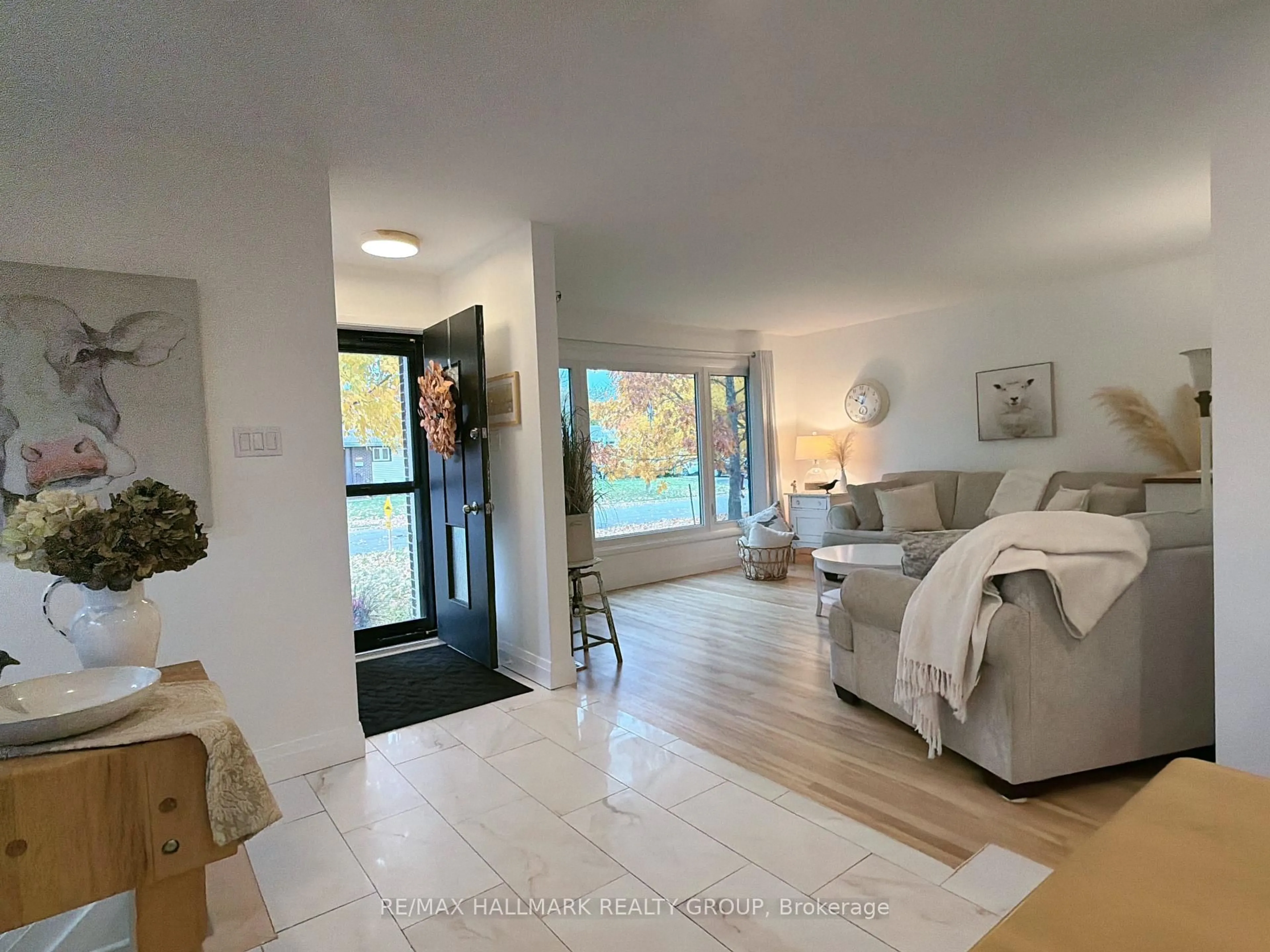 A pic of a room for 2424 Joliffe St, Ottawa Ontario K1G 1G9