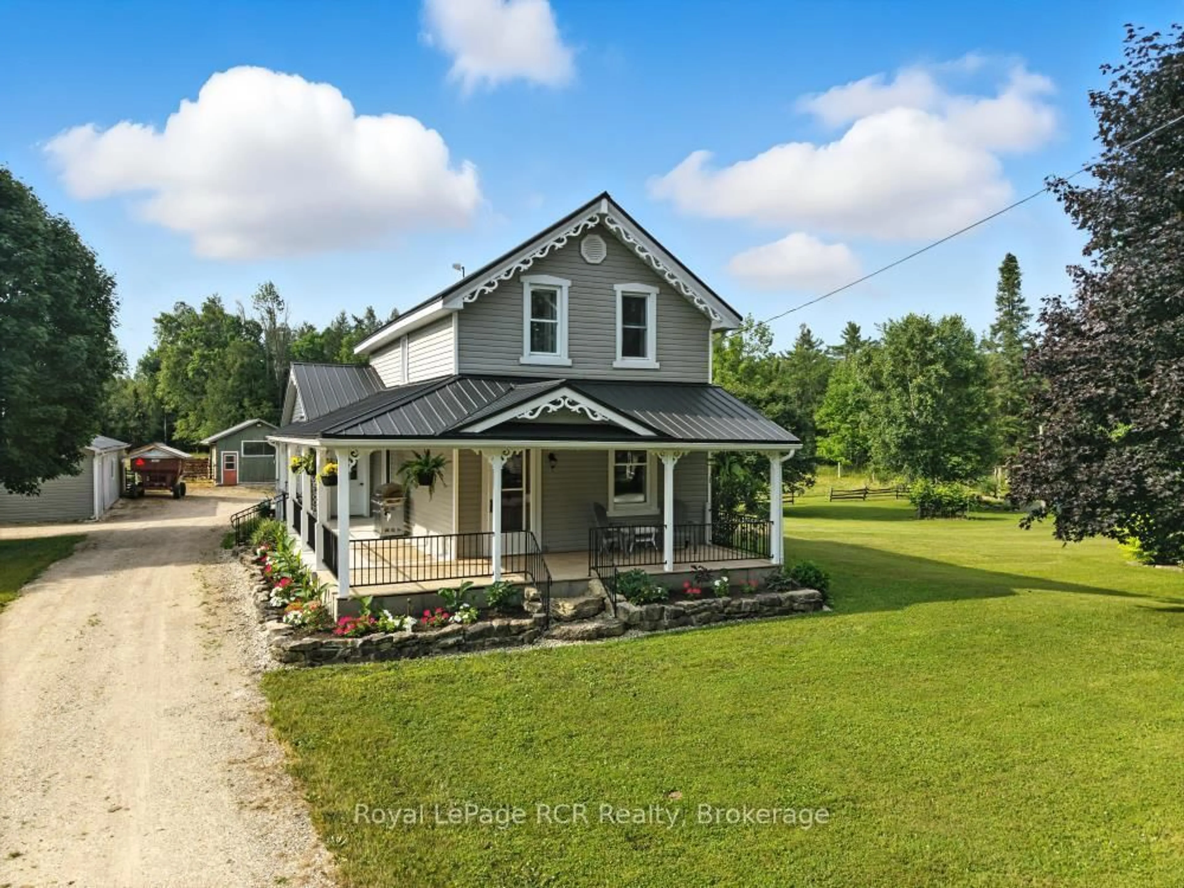 A pic from outside/outdoor area/front of a property/back of a property/a pic from drone, unknown for 45001 Lakelet Rd, Howick Ontario N0G 1M0