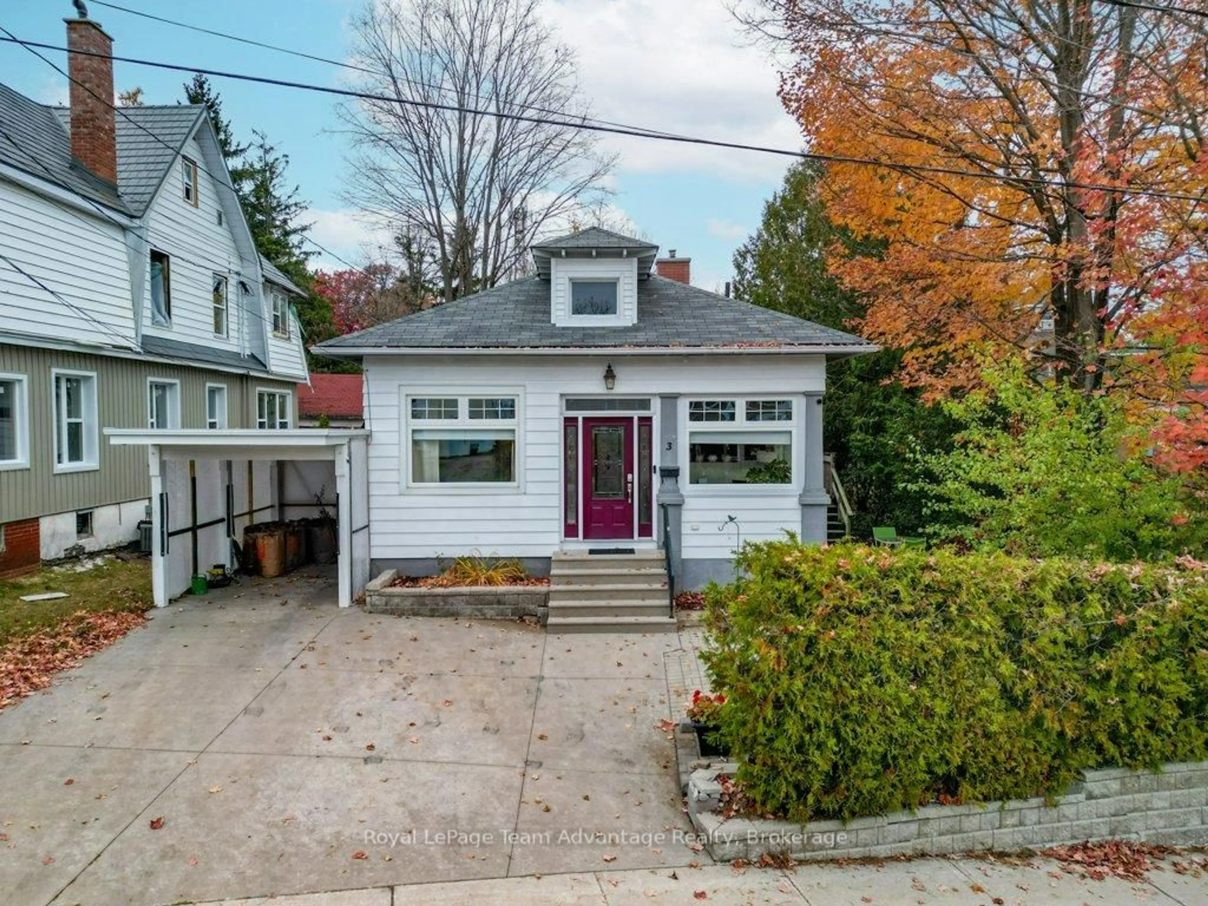 Home with vinyl exterior material, street for 3 Belvedere Ave, Parry Sound Ontario P2A 1Z8