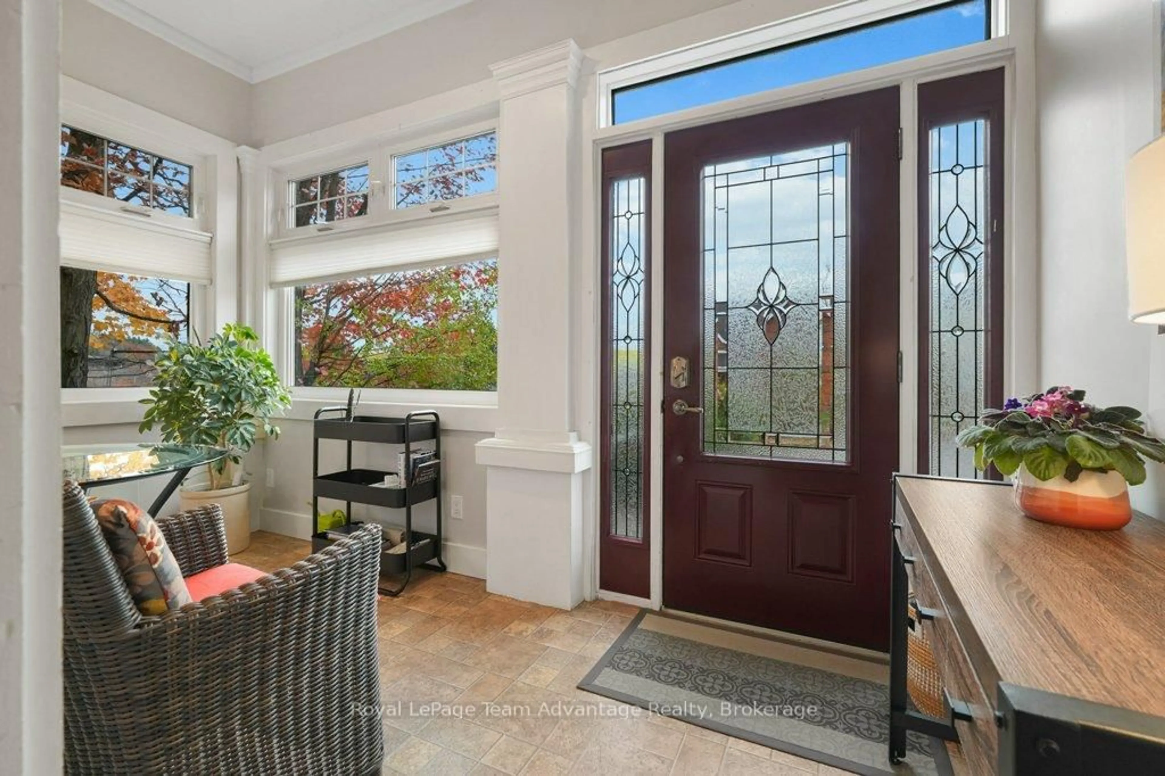 Indoor entryway for 3 Belvedere Ave, Parry Sound Ontario P2A 1Z8